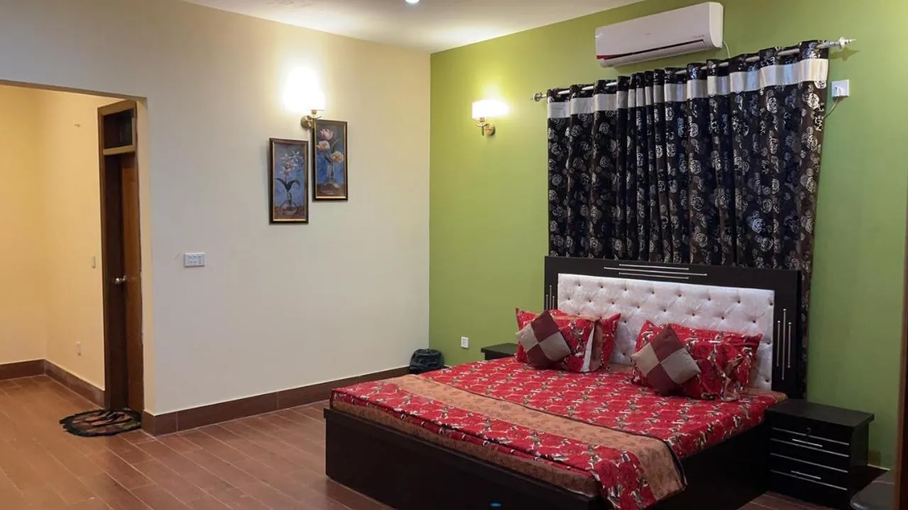 Bed in Hotel Executive Lodge