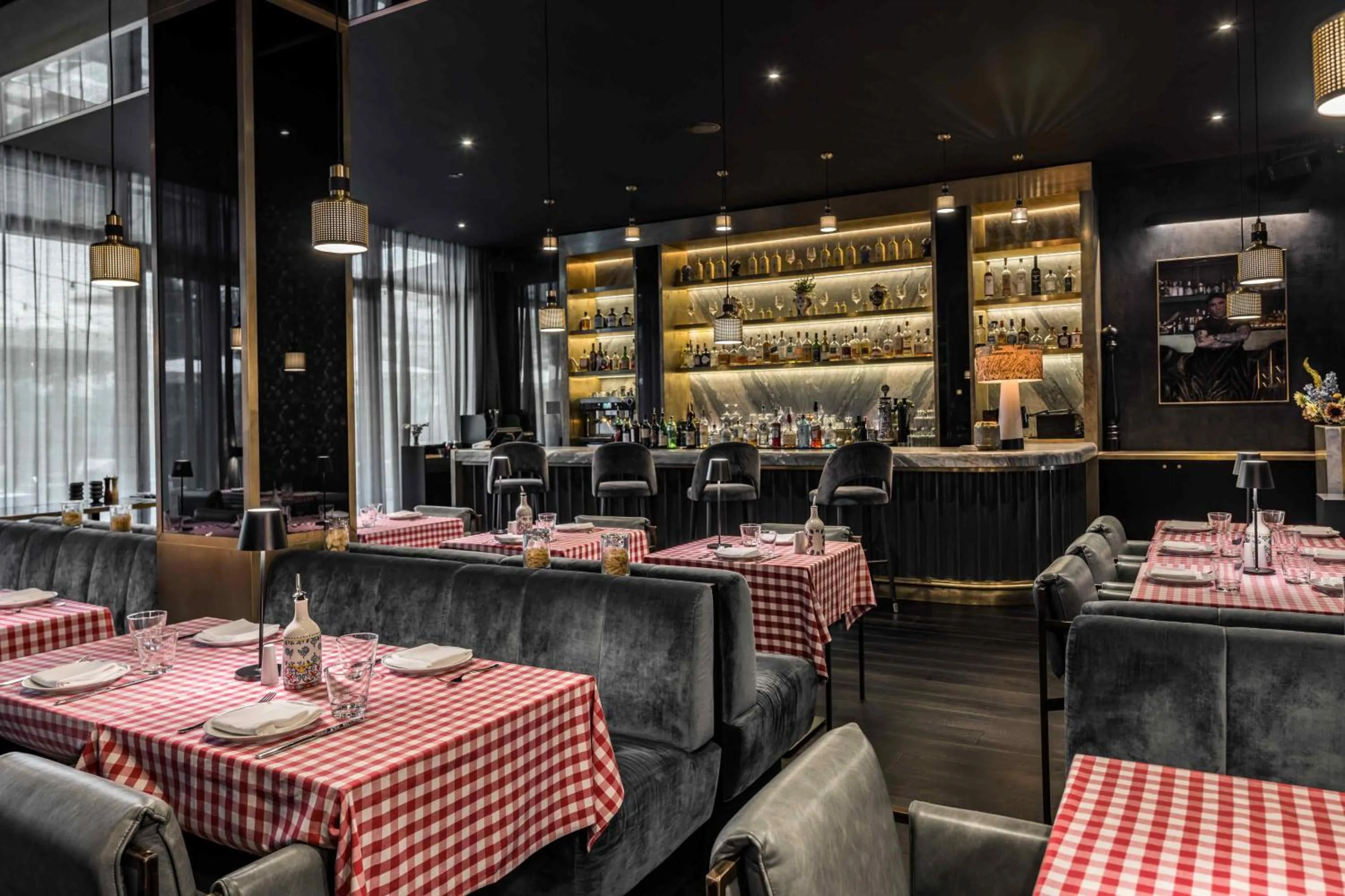 Restaurant/places to eat in Hotel AMANO East Side