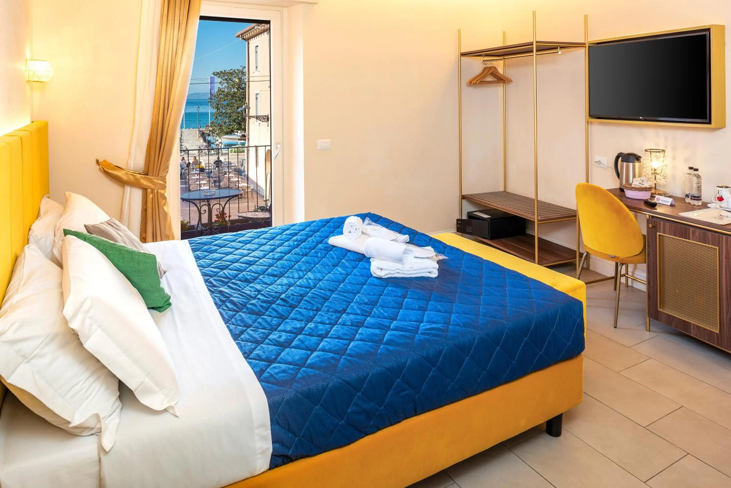 Photo of the whole room, Bed in I Tre Re Rooms