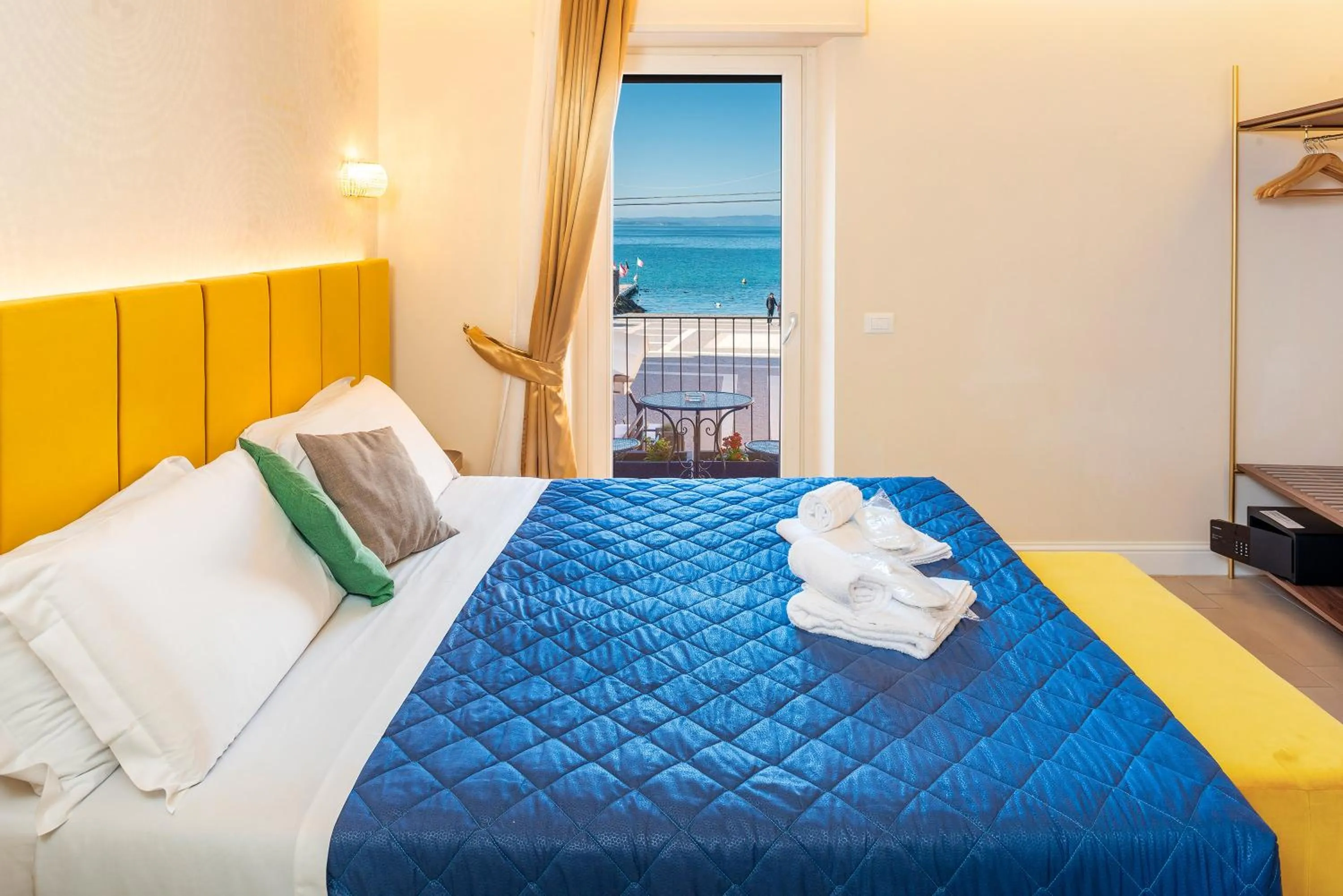 View (from property/room), Bed in I Tre Re Rooms