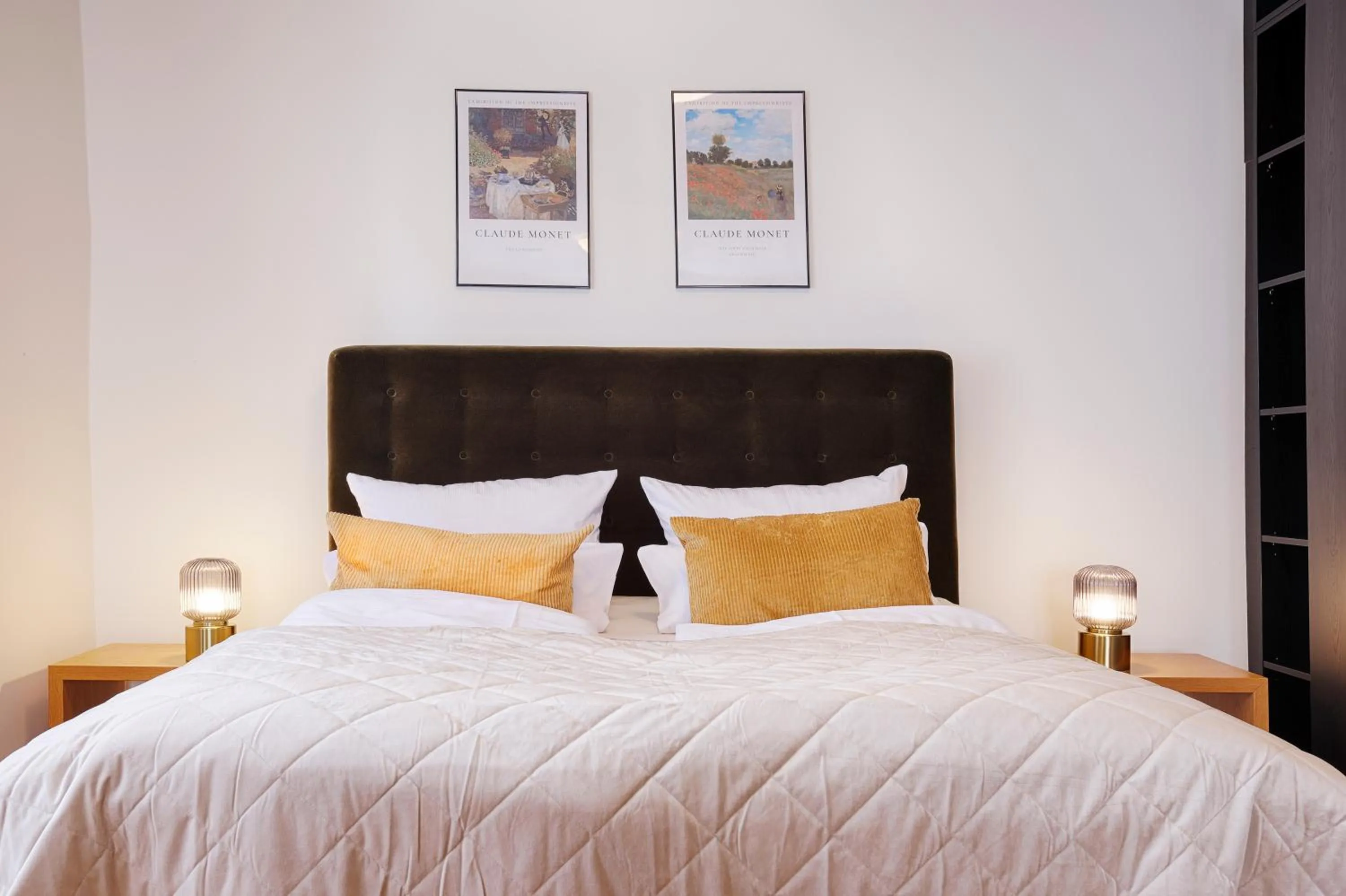 Photo of the whole room, Bed in homie hotel Wiener Botschaft