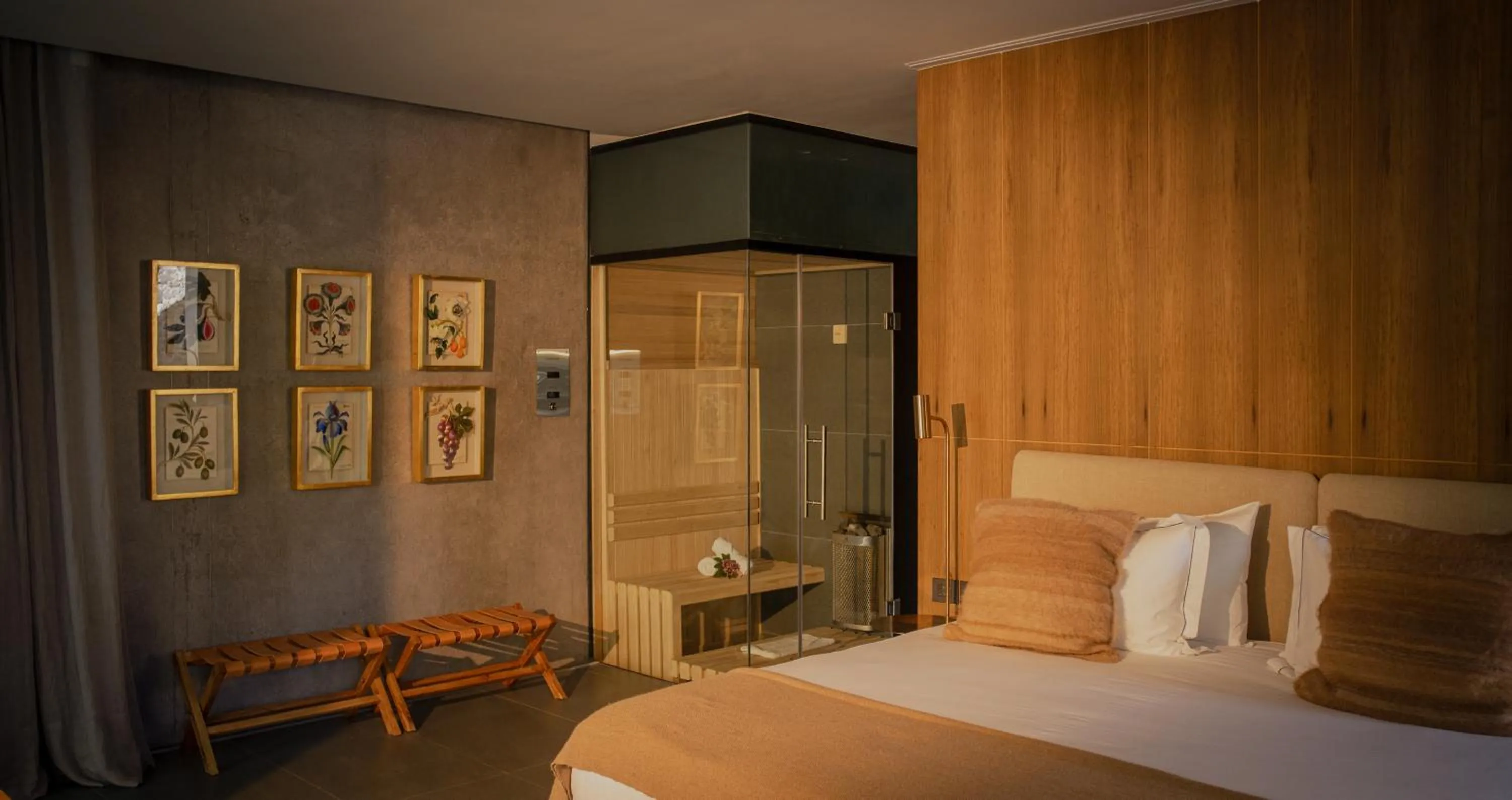 Photo of the whole room, Bed in Susana Balbo Winemaker's House - Relais & Chateaux