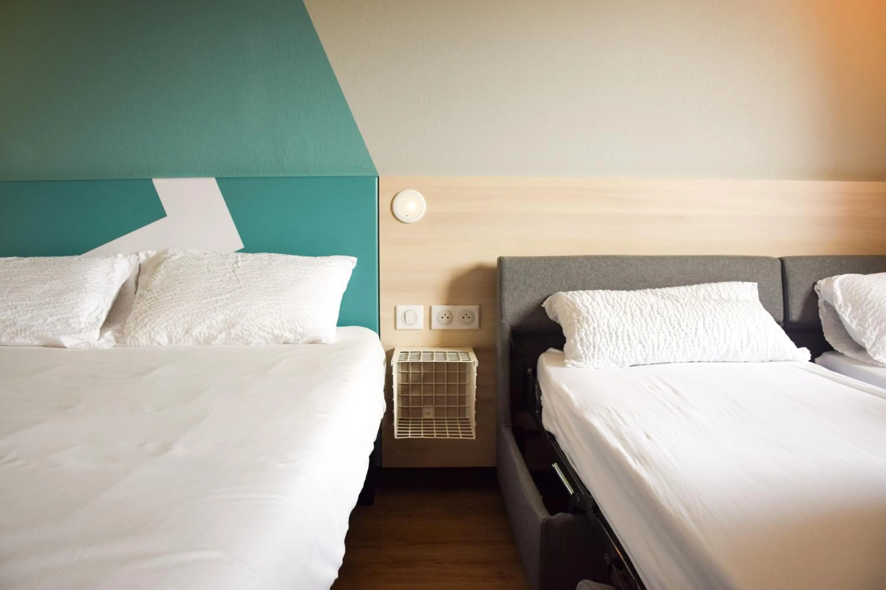 Bedroom, Bed in ibis Budget Millau Viaduc