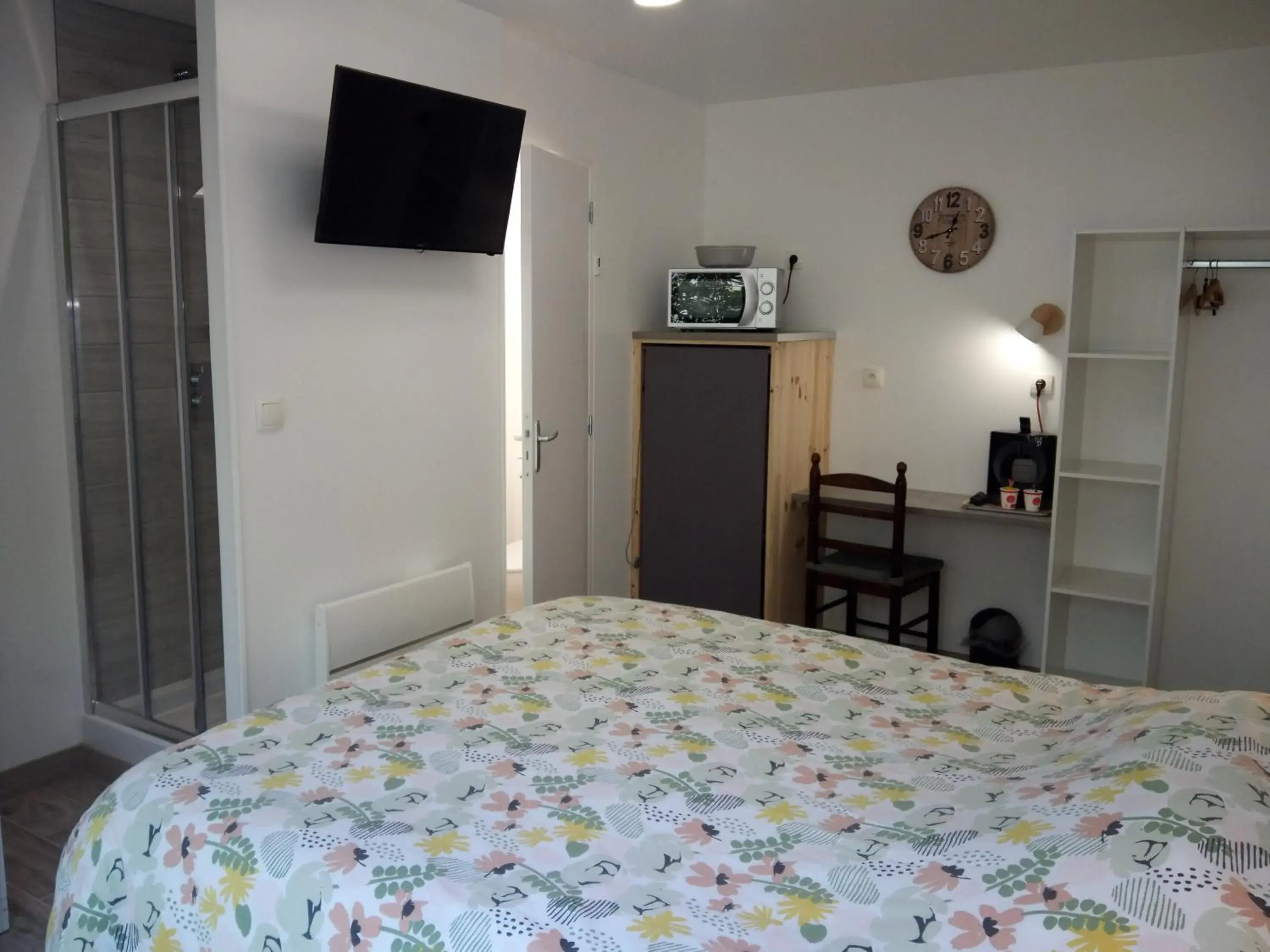 King Room with Garden View in R & C - Room & Calm King Room with Garden View in R & C - Room & Calm