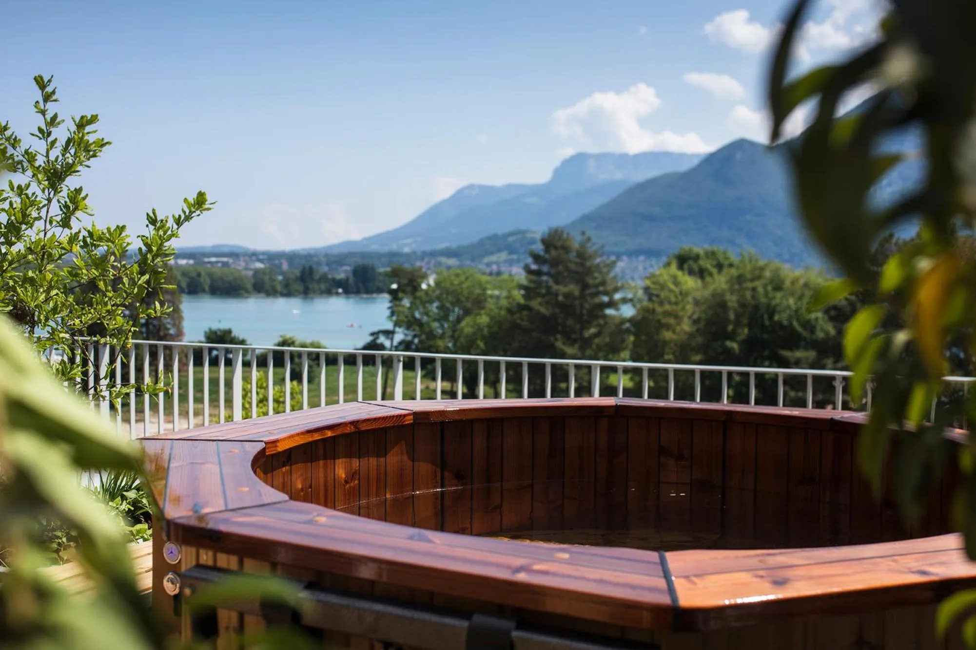 Lake view in Le Pélican