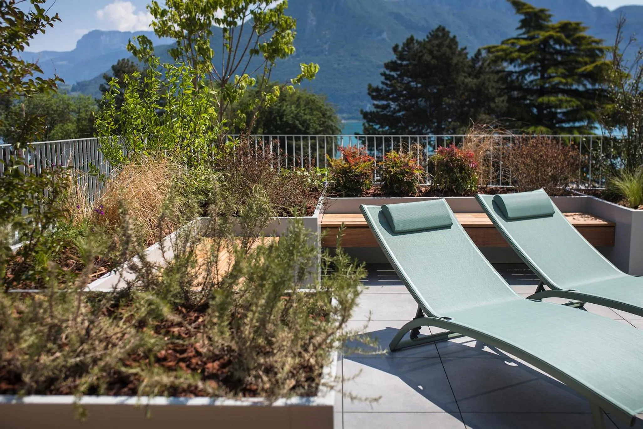 Lake view in Le Pélican