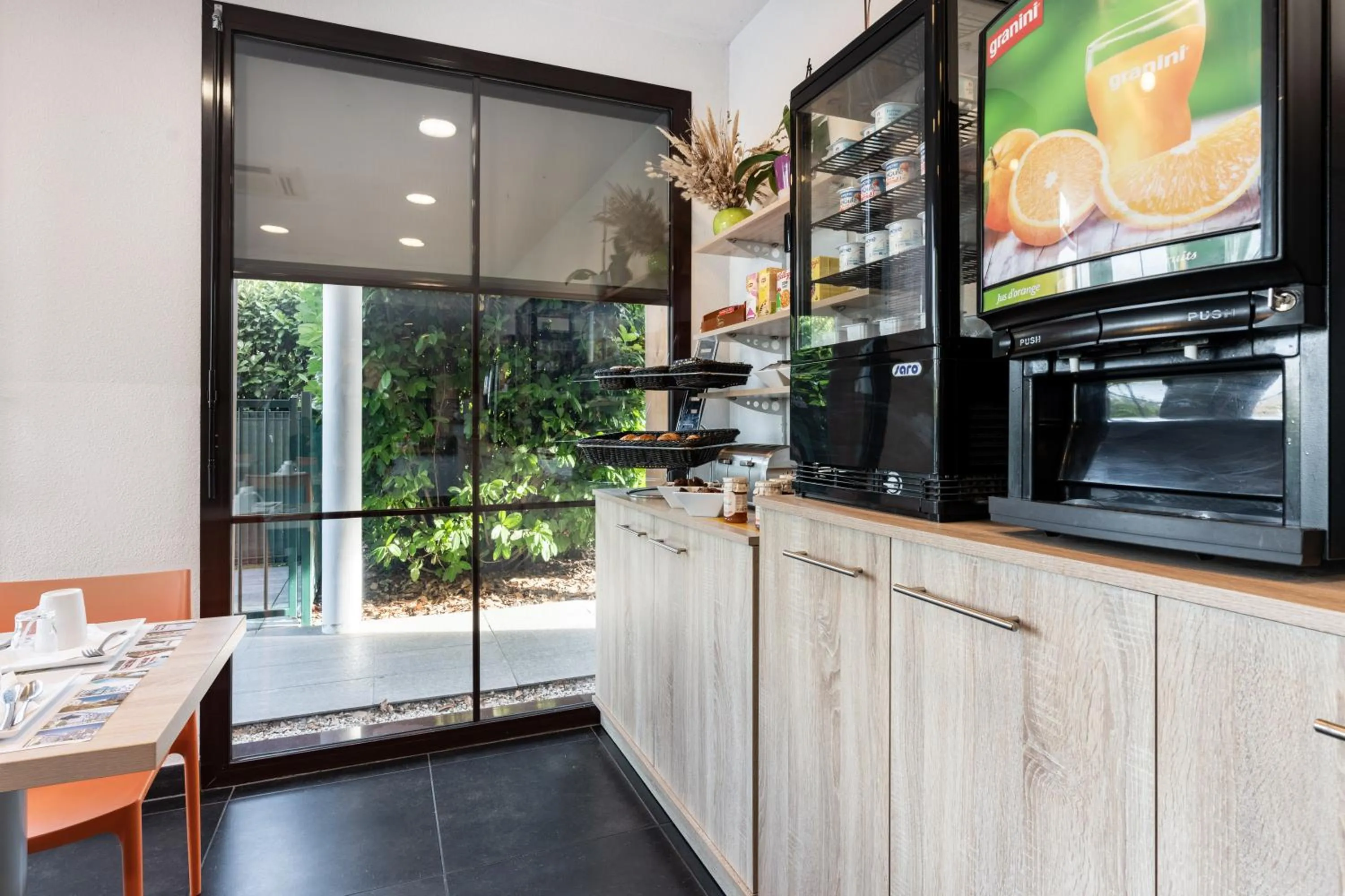 Buffet breakfast in All Suites Le Teich – Bassin d’Arcachon