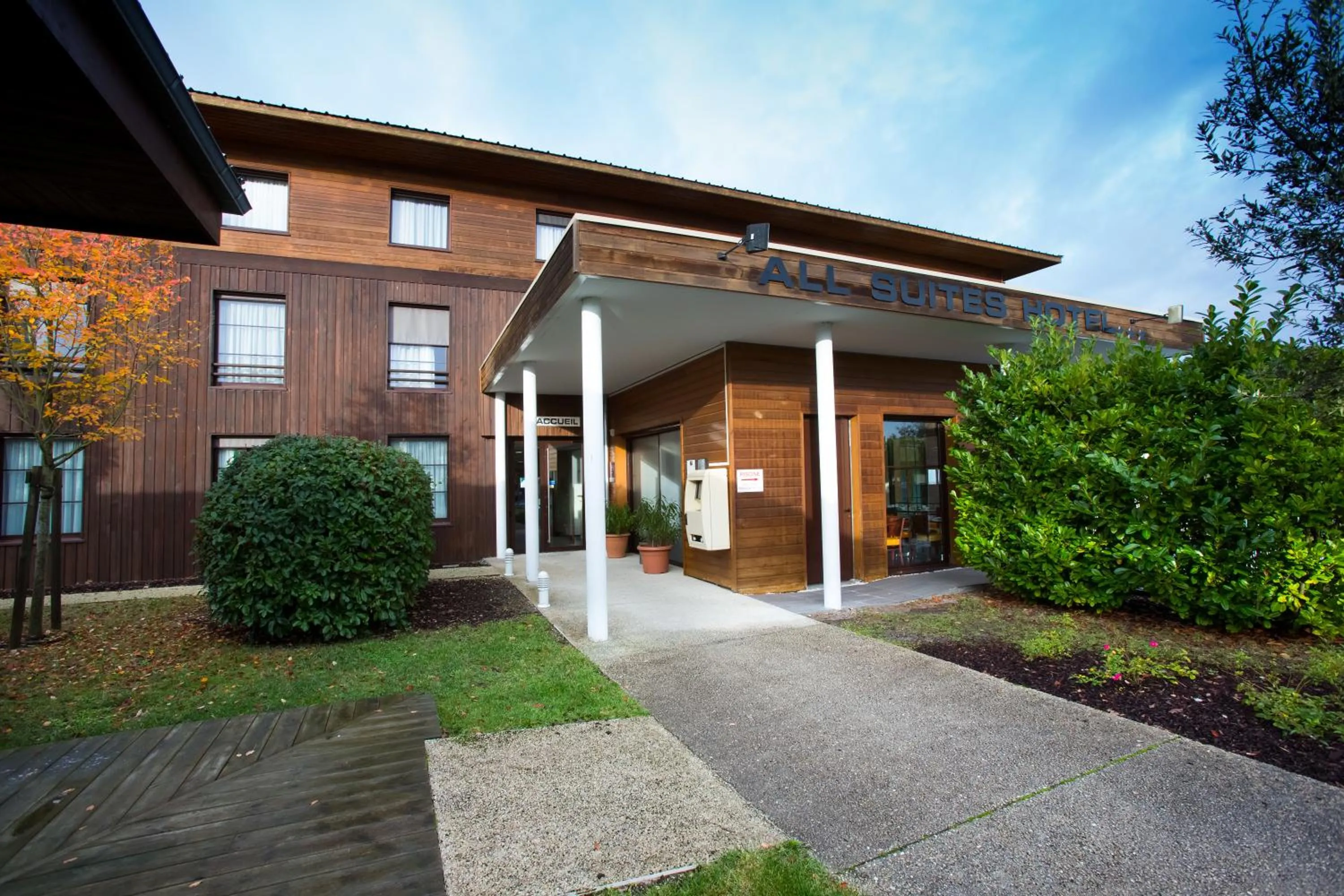 Facade/entrance in All Suites Le Teich – Bassin d’Arcachon