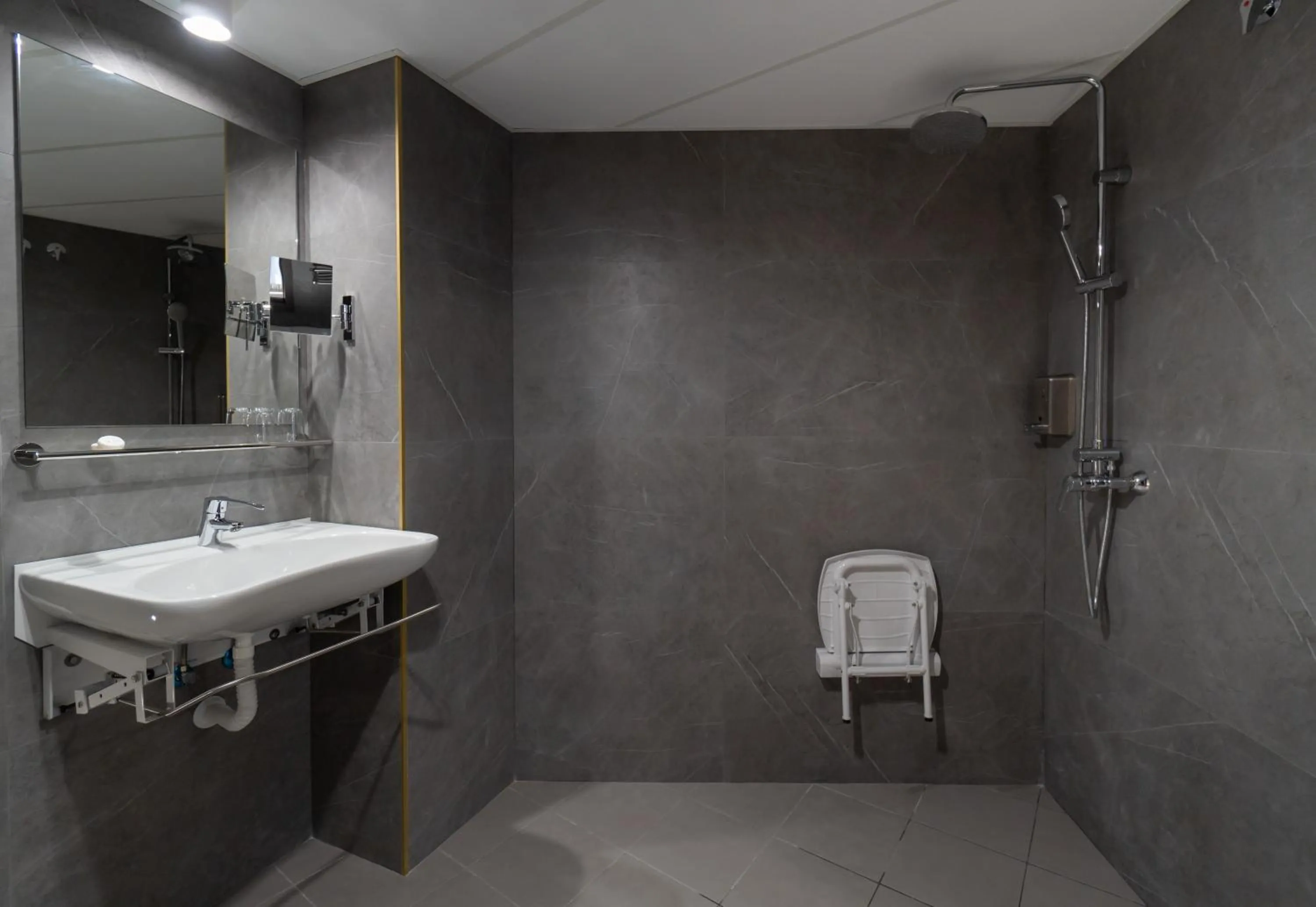 Bathroom in Hotel Perla del Sur