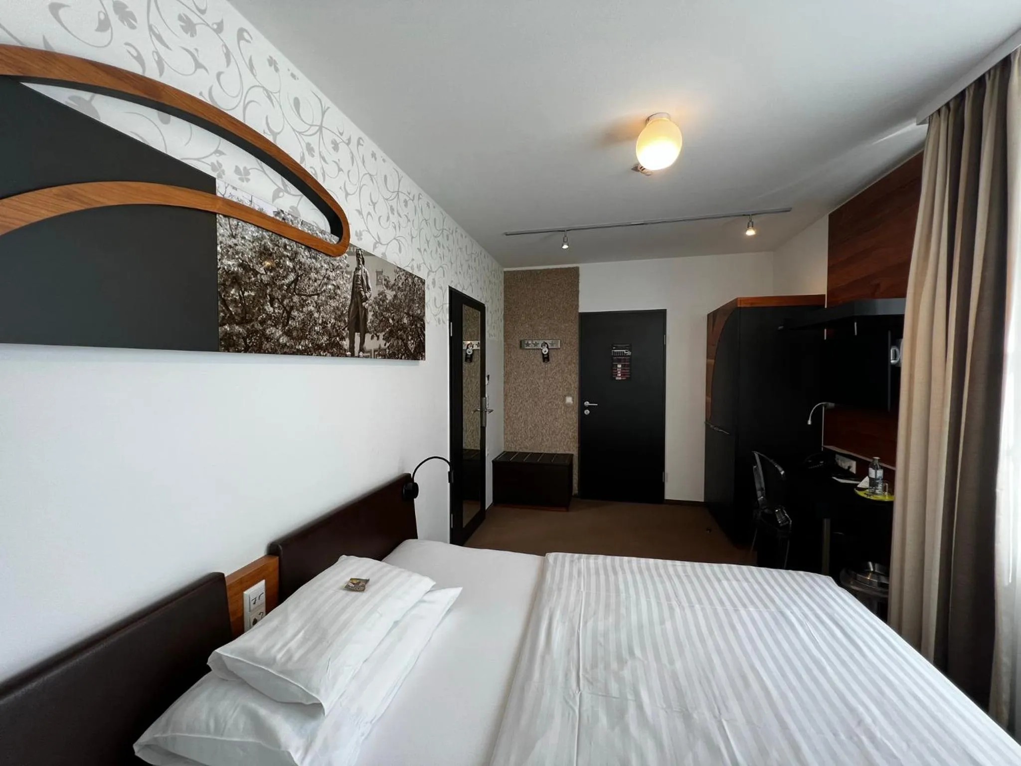 Bed in H+ Hotel Ried