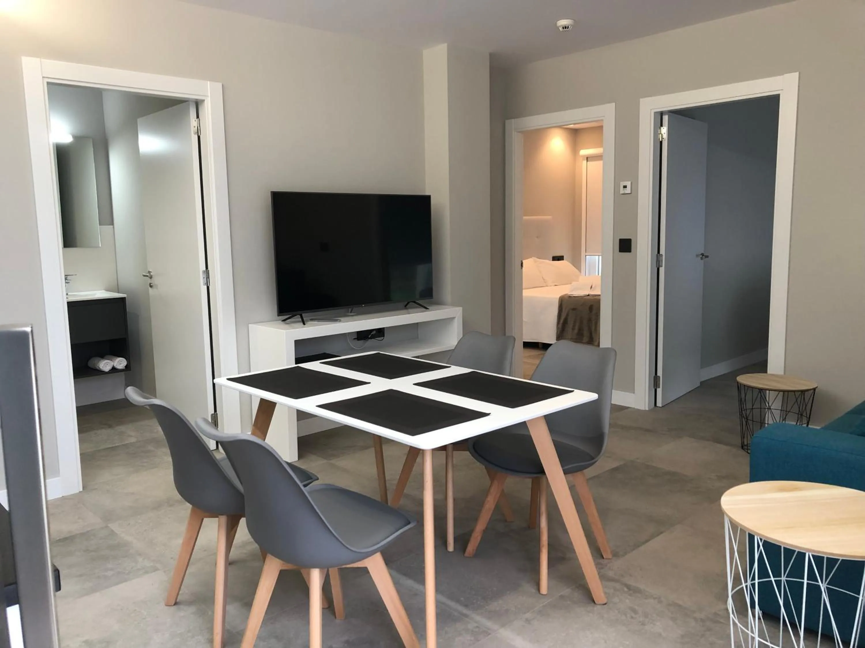 TV and multimedia in Aparthotel Ría de Lires