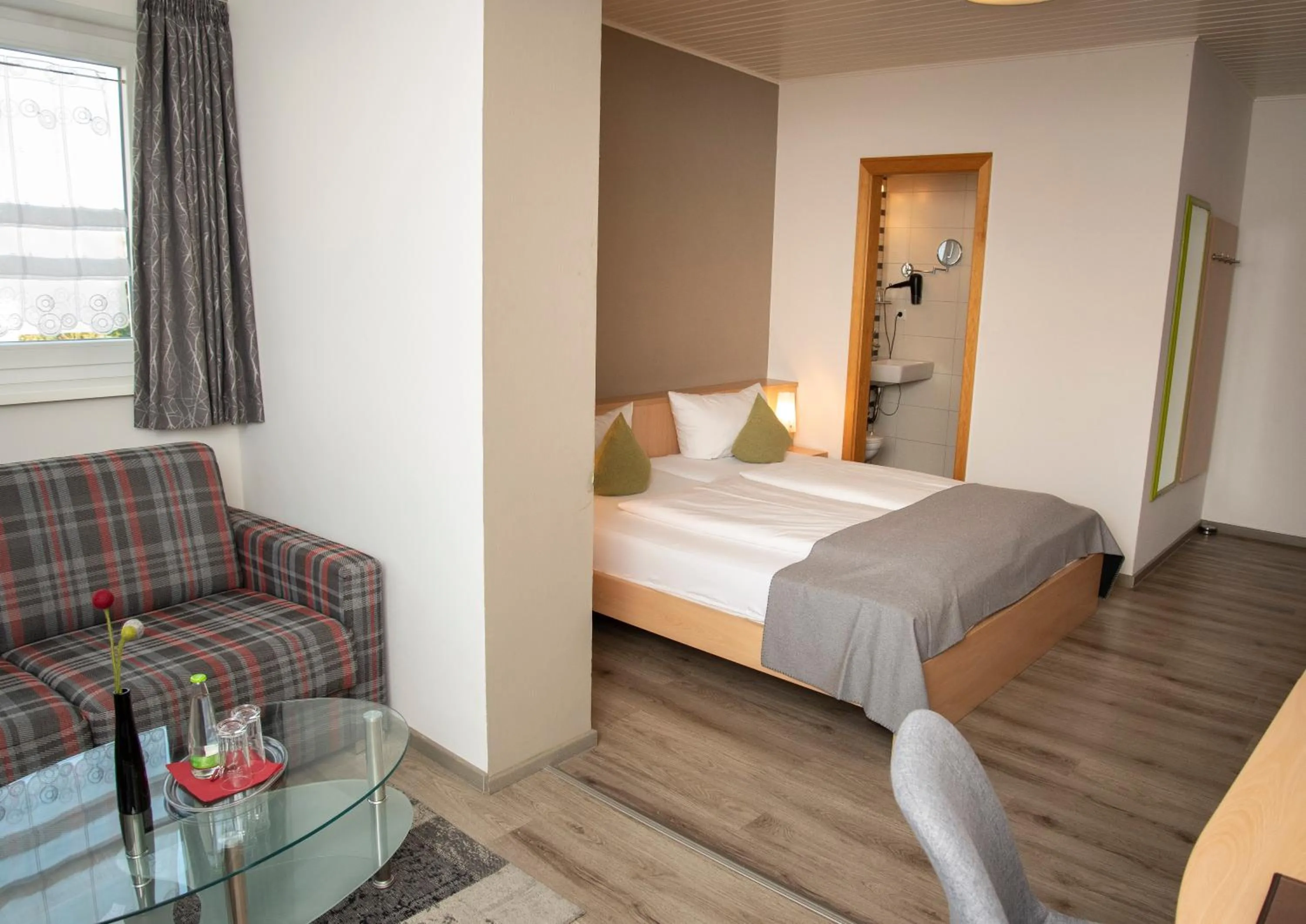 Photo of the whole room, Bed in Gasthof zum Goldenen Lamm