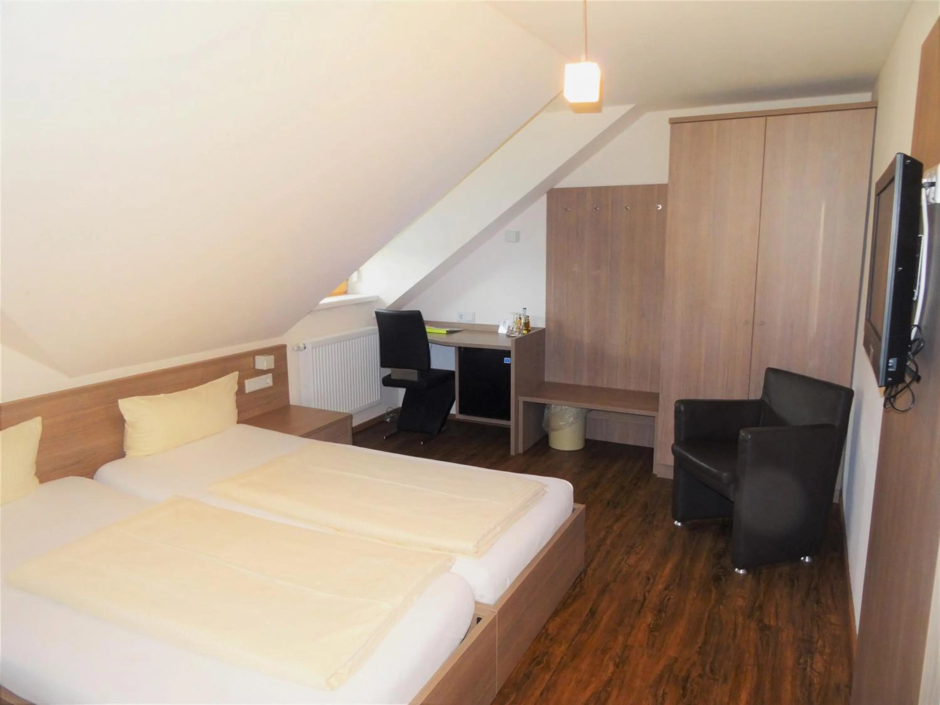 Bedroom, Bed in Gasthof zum Goldenen Lamm