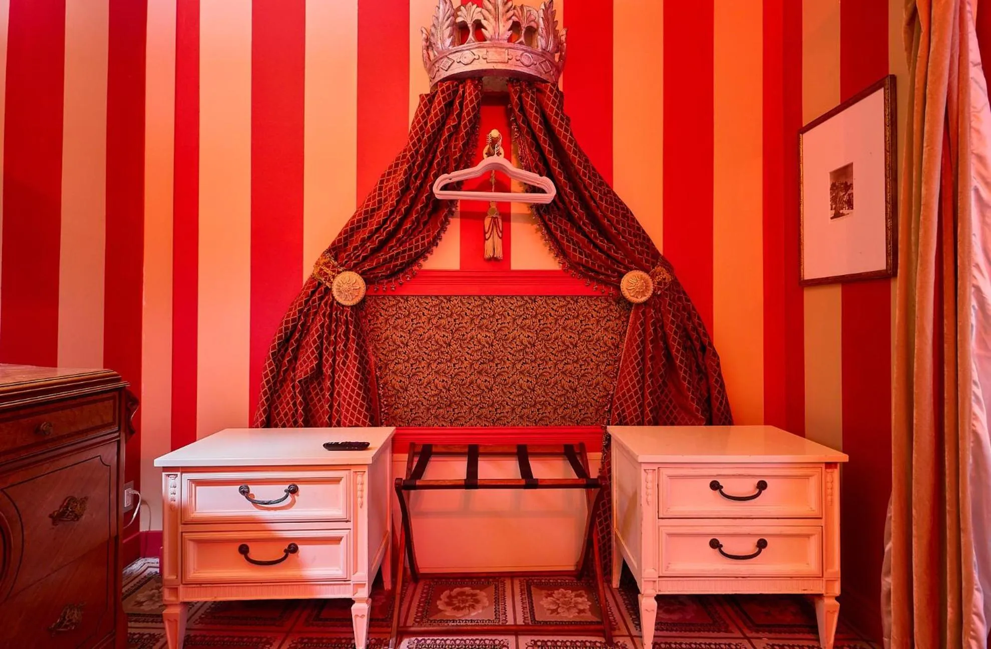 Bed in Beverly Hills Spanish