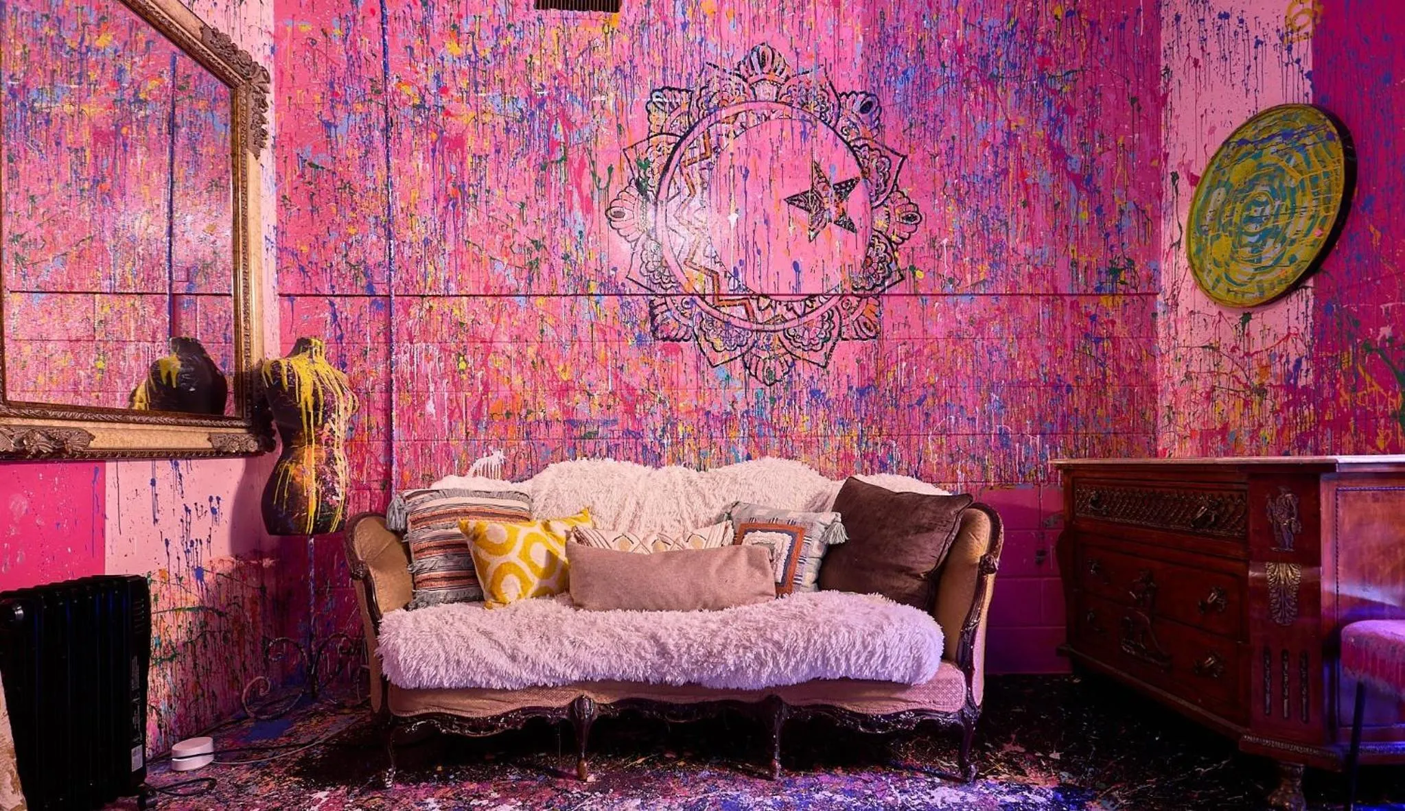 Living room, Bed in Beverly Hills Spanish