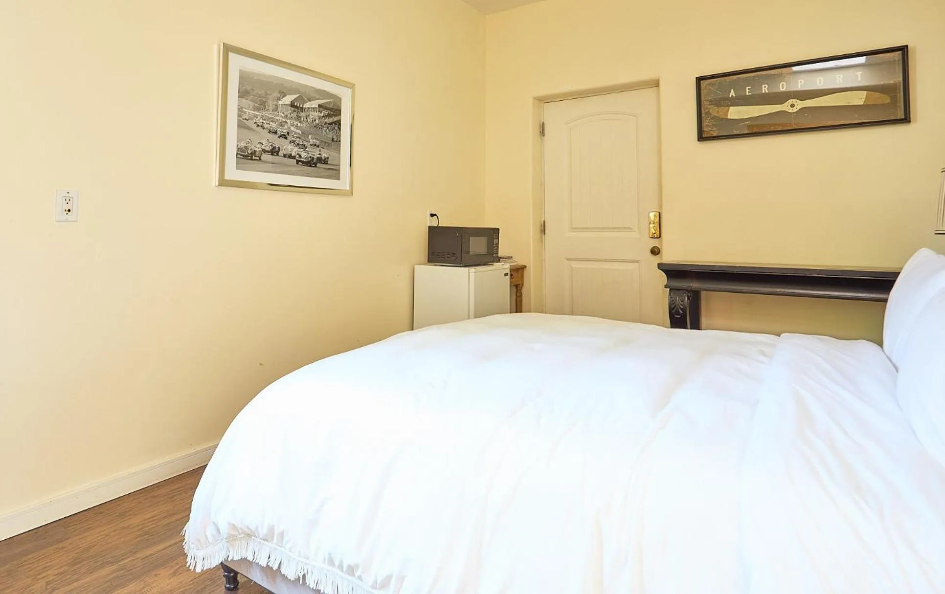 Bed in Beverly Hills Spanish