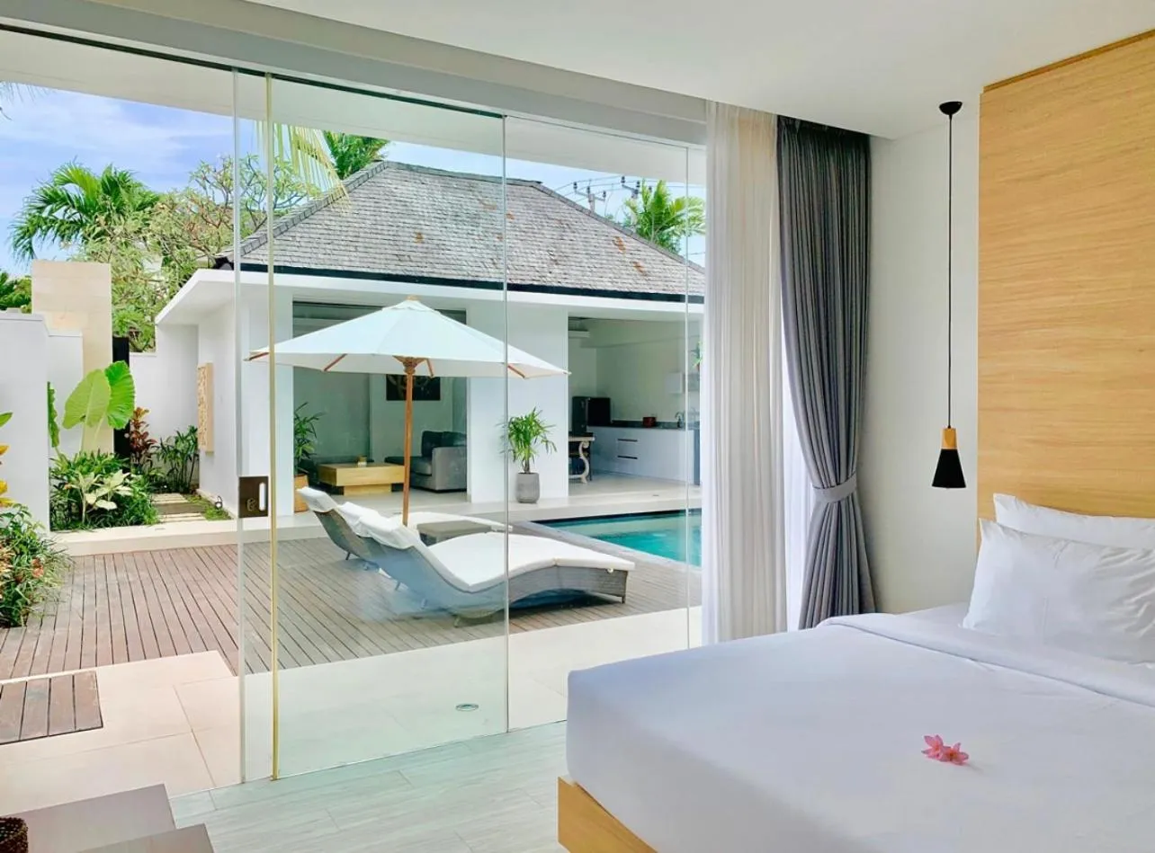 Swimming pool, Bed in Alami Luxury Villa