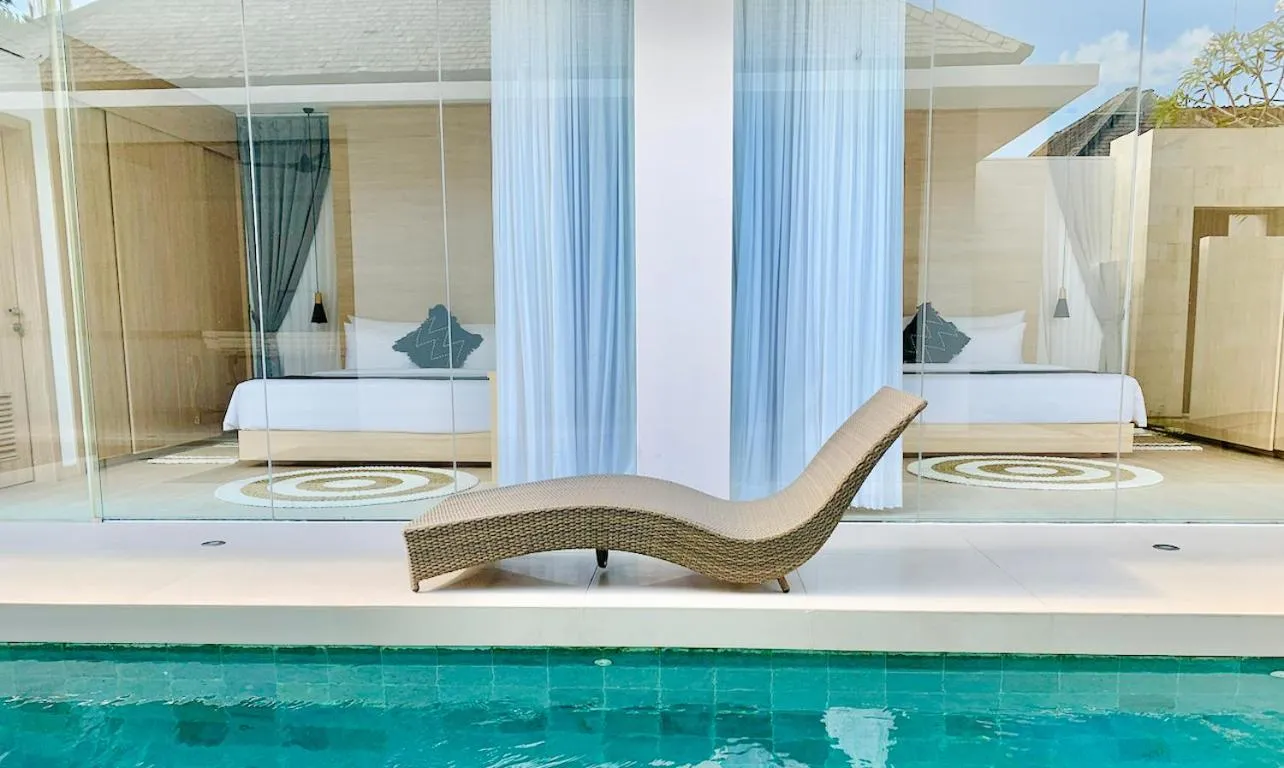 Swimming pool in Alami Luxury Villa