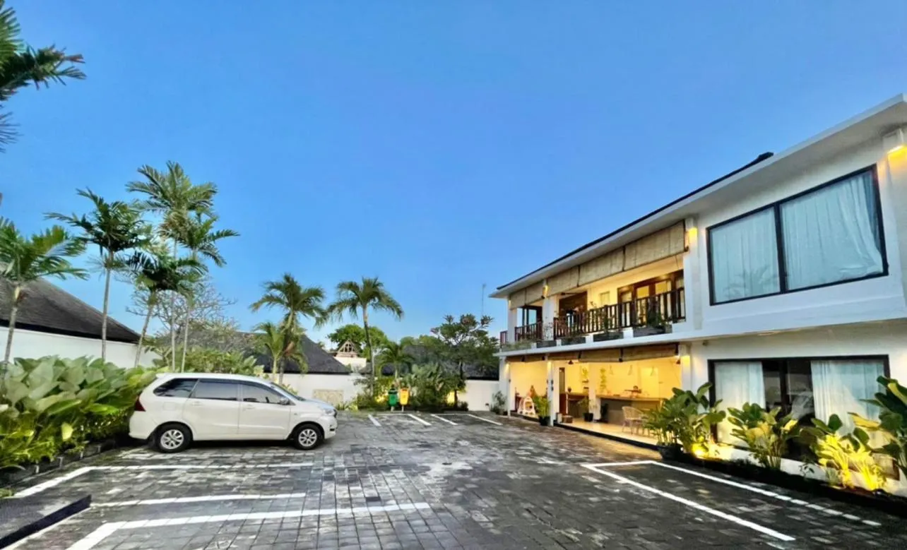 Parking in Alami Luxury Villa