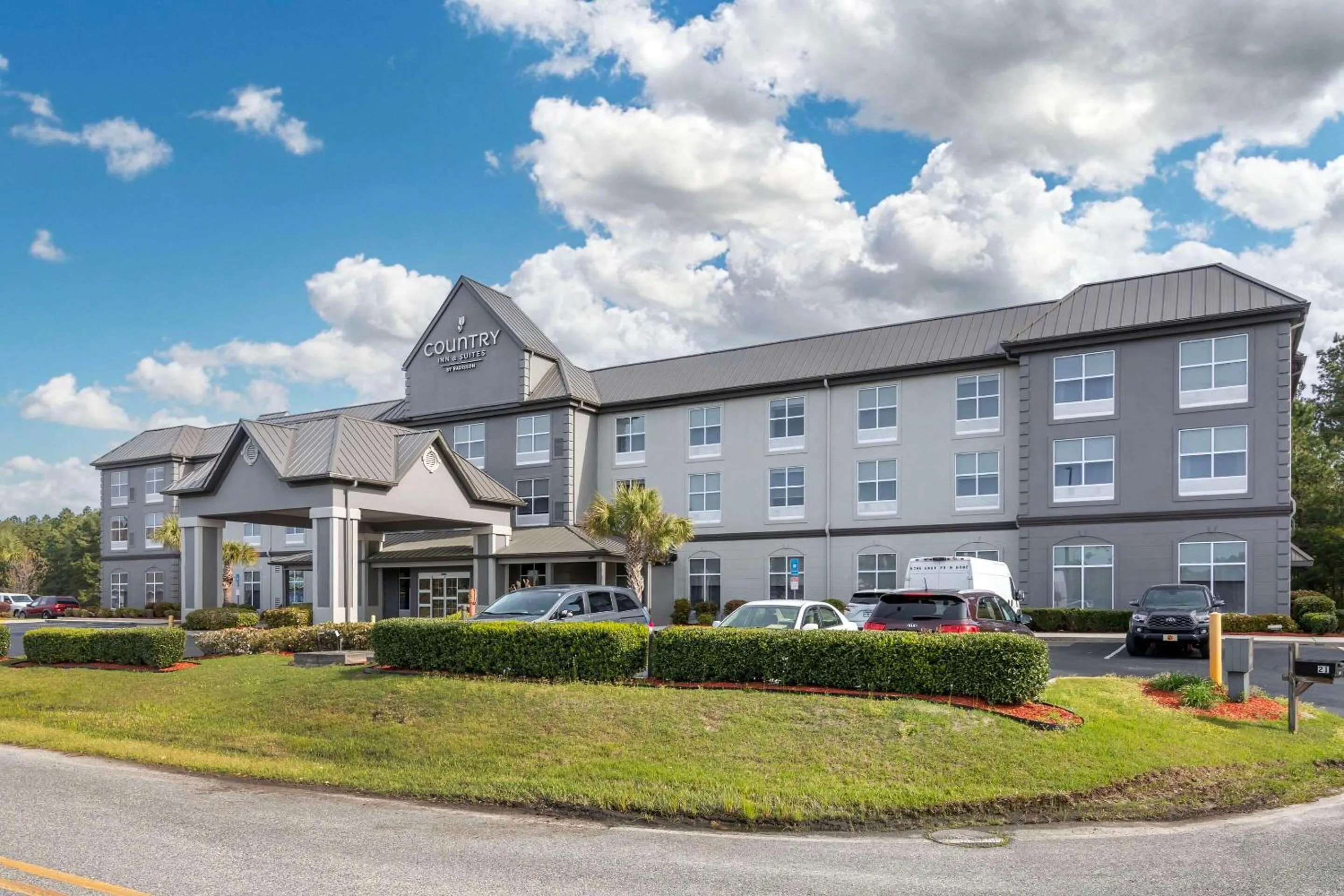 Property building in Country Inn & Suites By Radisson, Savannah Airport, GA
