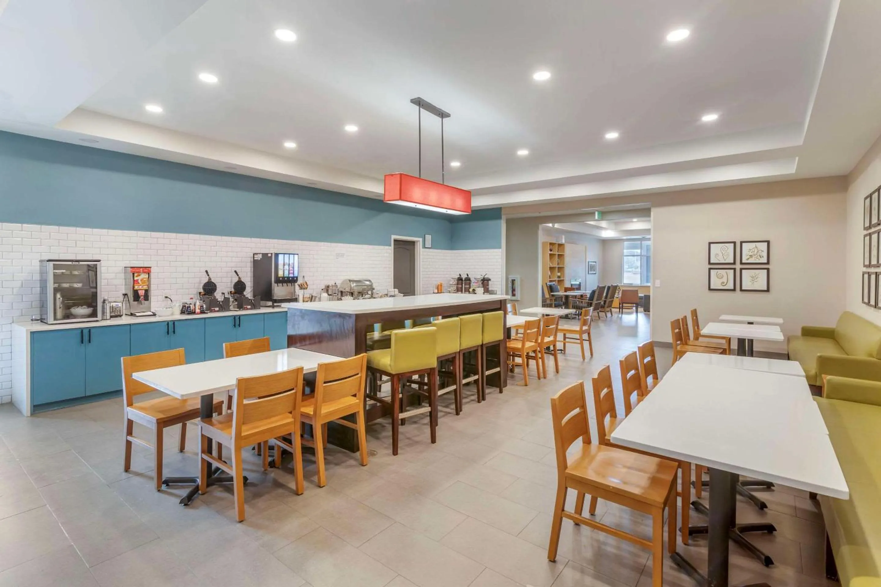 Breakfast in Country Inn & Suites By Radisson, Savannah Airport, GA