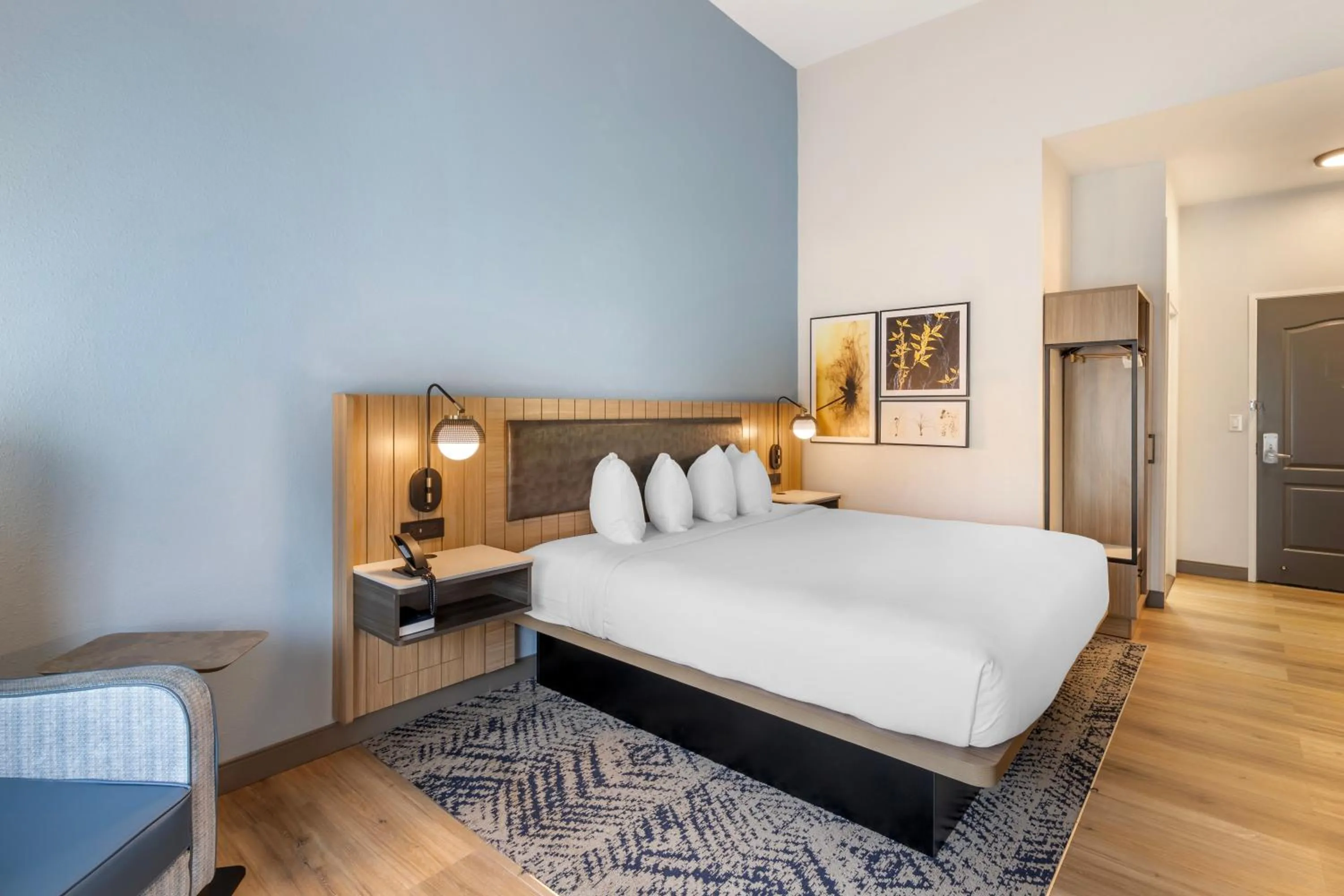 Bed in Country Inn & Suites By Radisson, Savannah Airport, GA