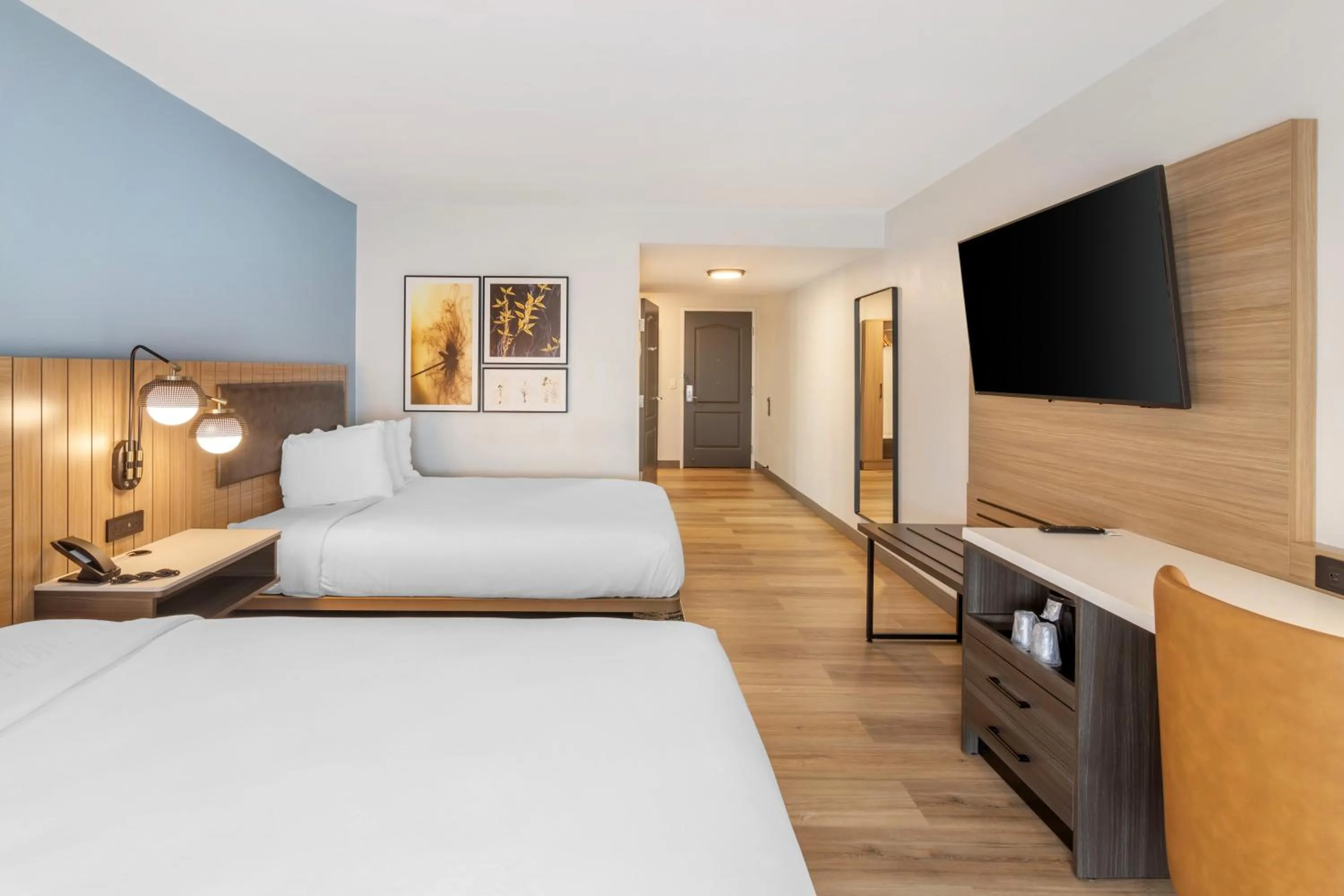 Photo of the whole room, Bed in Country Inn & Suites By Radisson, Savannah Airport, GA