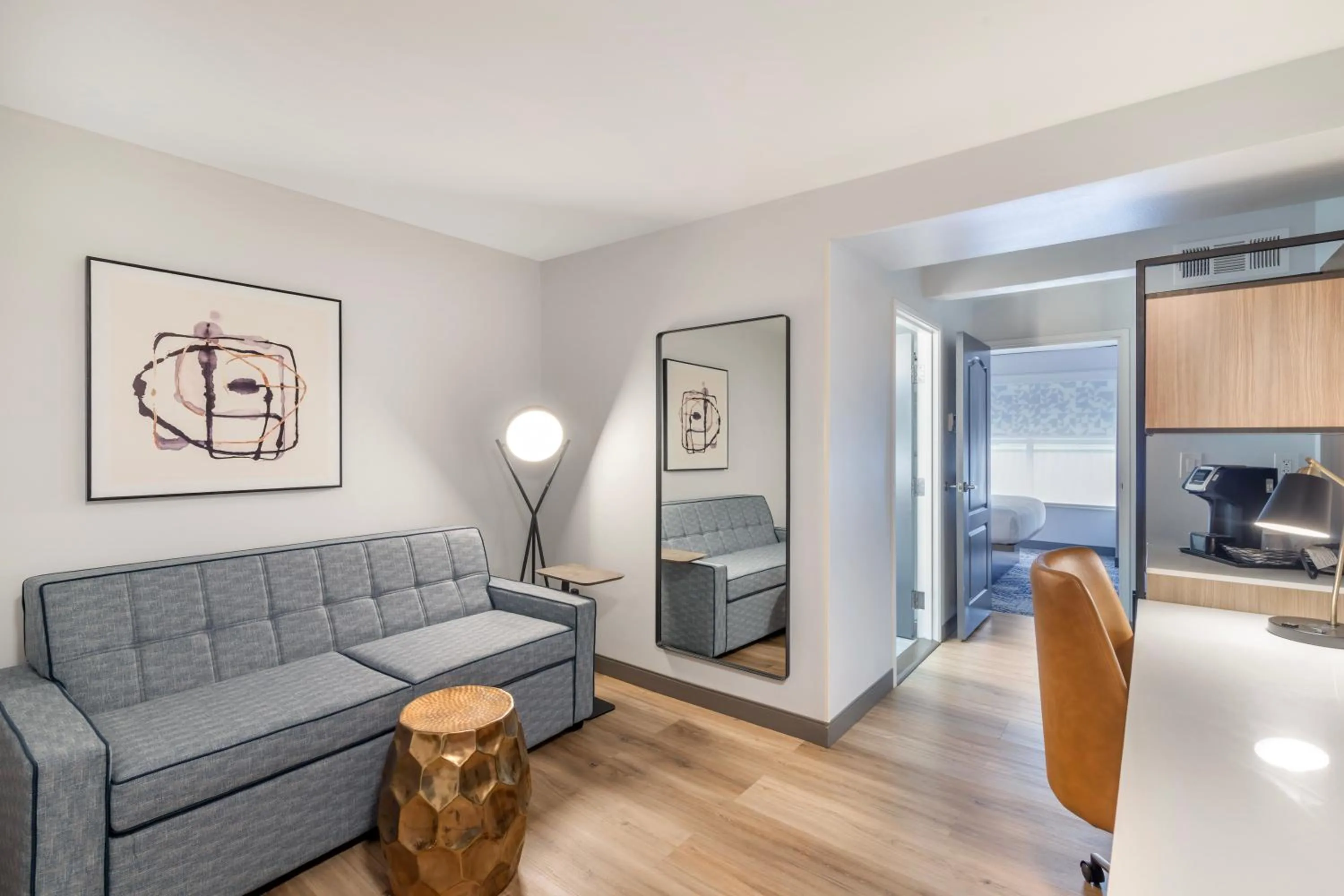 Living room in Country Inn & Suites By Radisson, Savannah Airport, GA