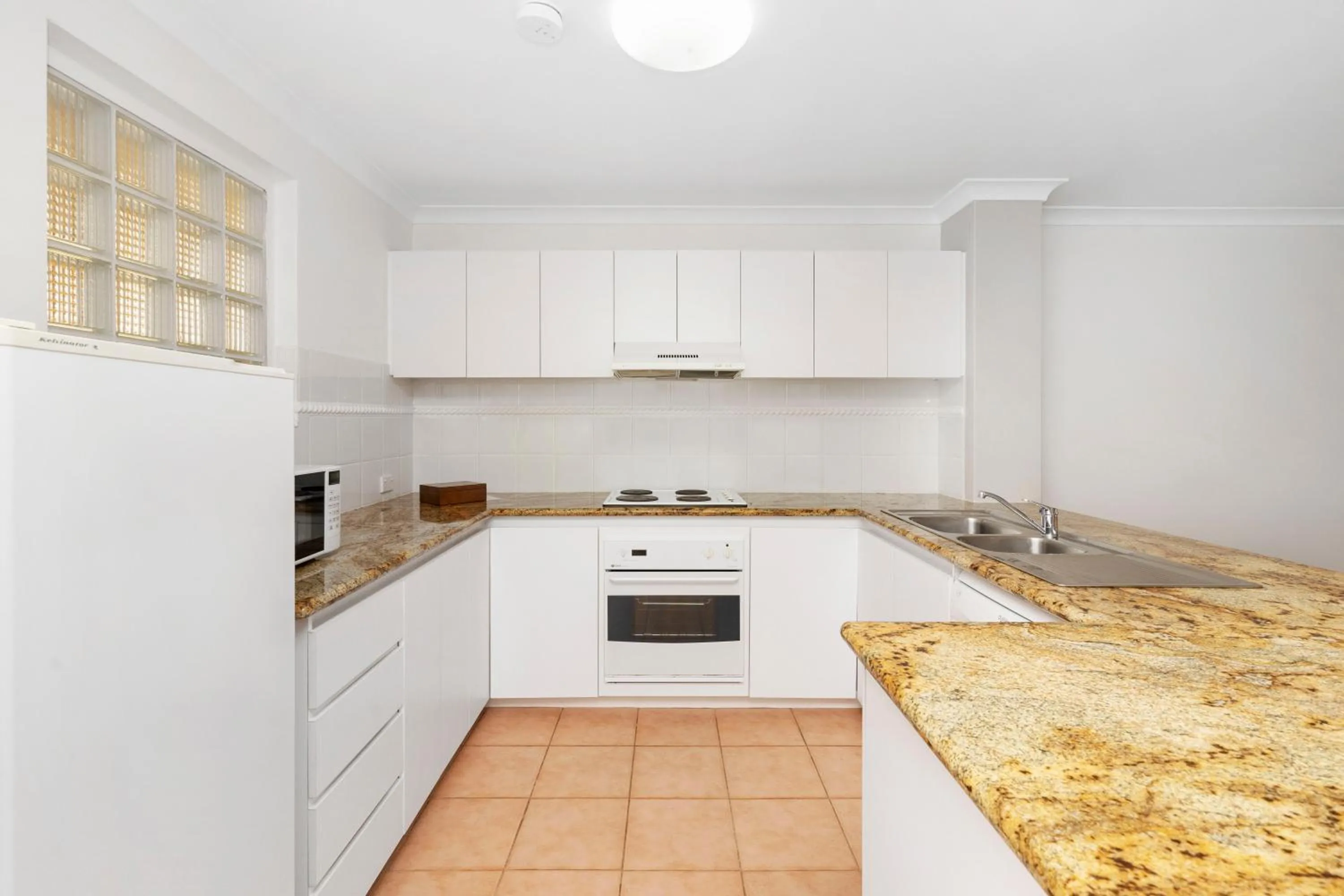 Kitchen or kitchenette in Nautica Residences Hillarys