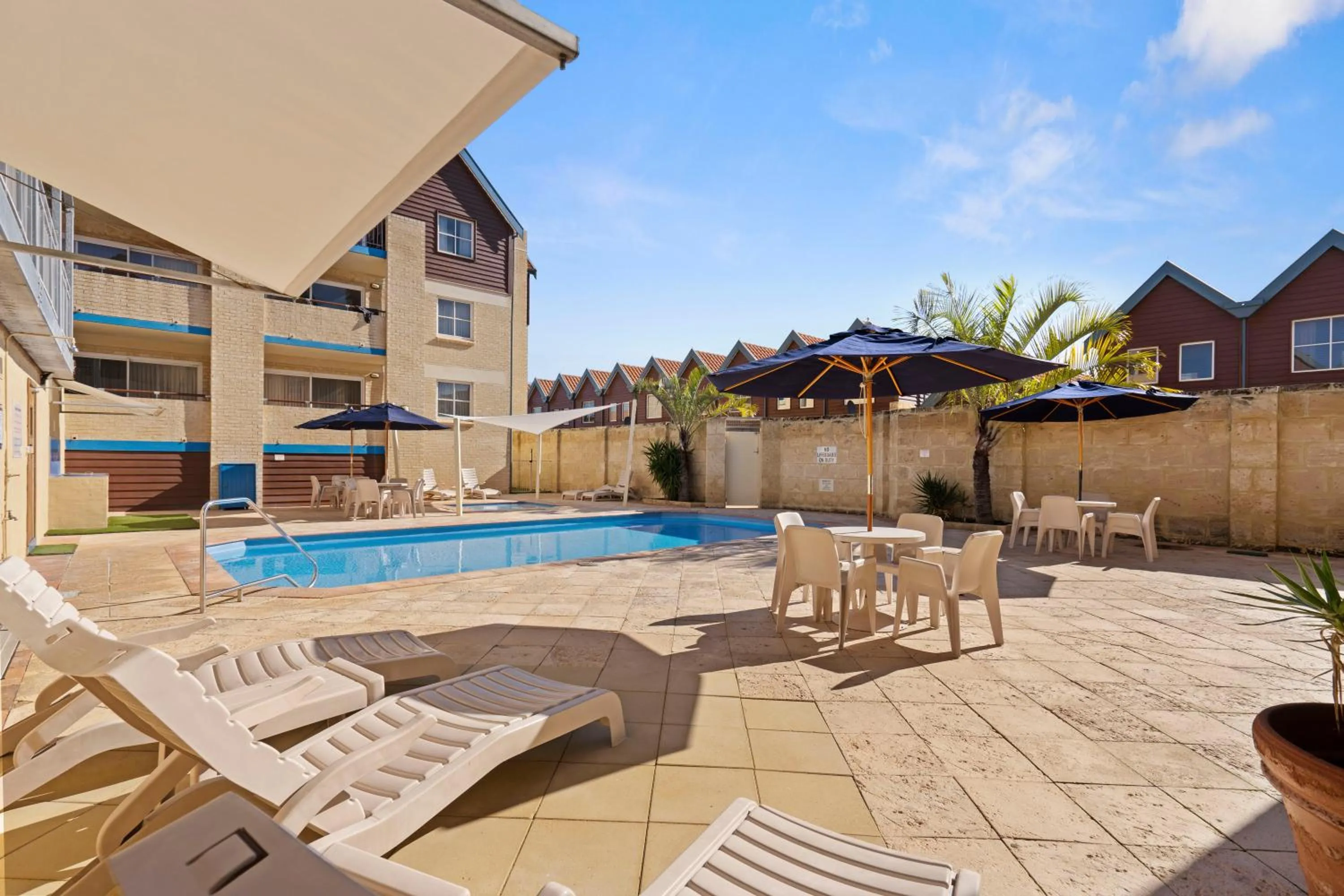 Swimming pool in Nautica Residences Hillarys