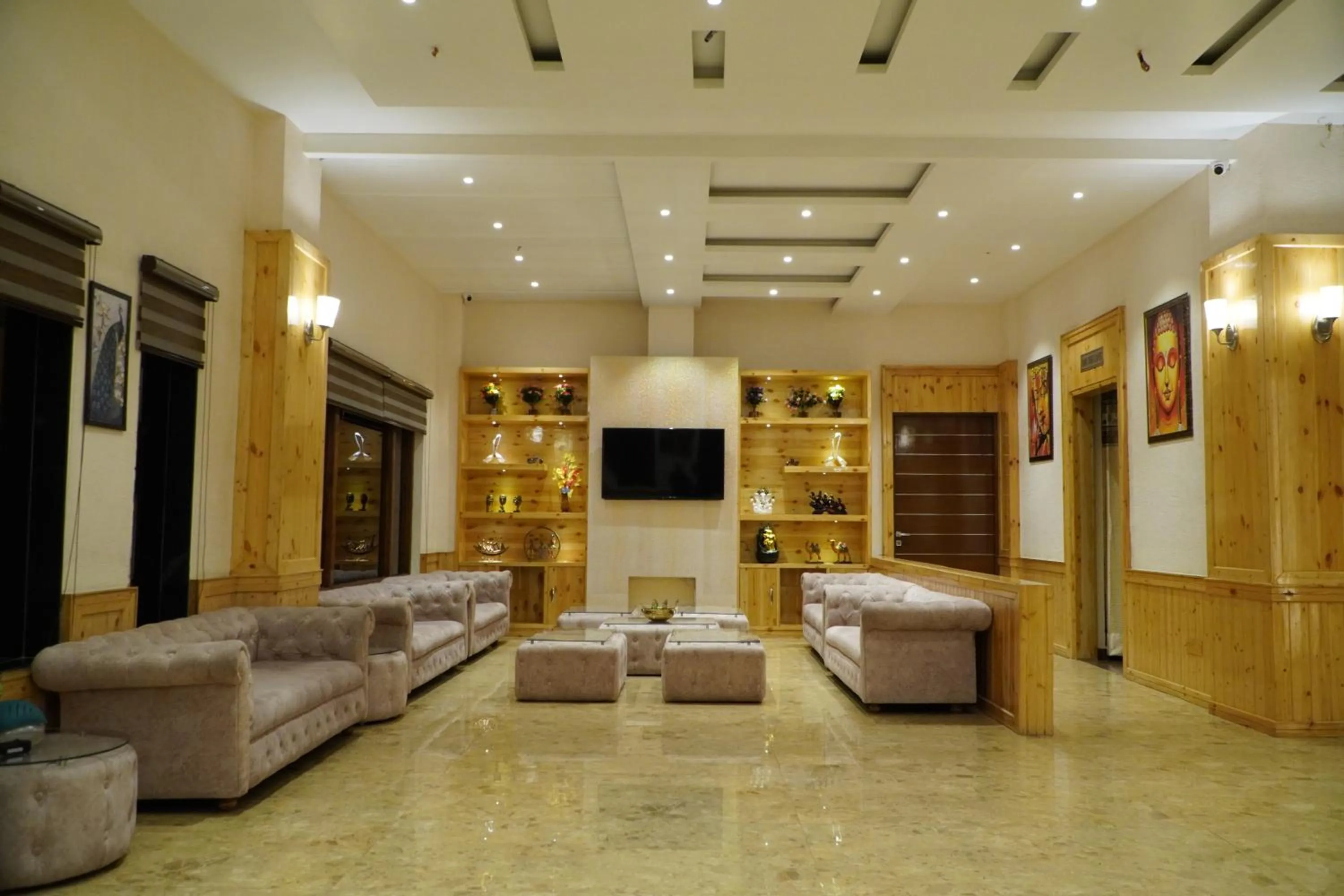 Communal lounge/ TV room in The Jungle Mountain Retreat