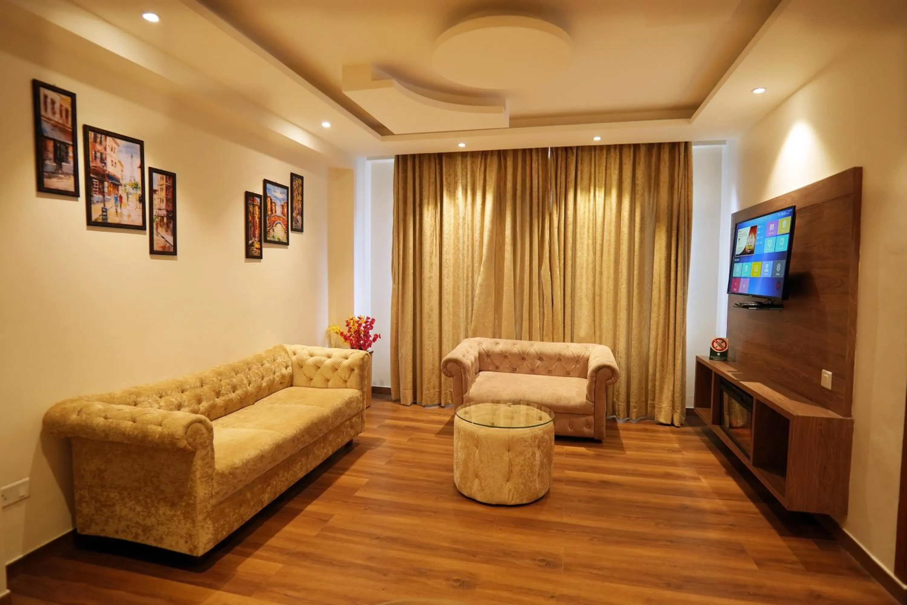 Seating area in The Jungle Mountain Retreat