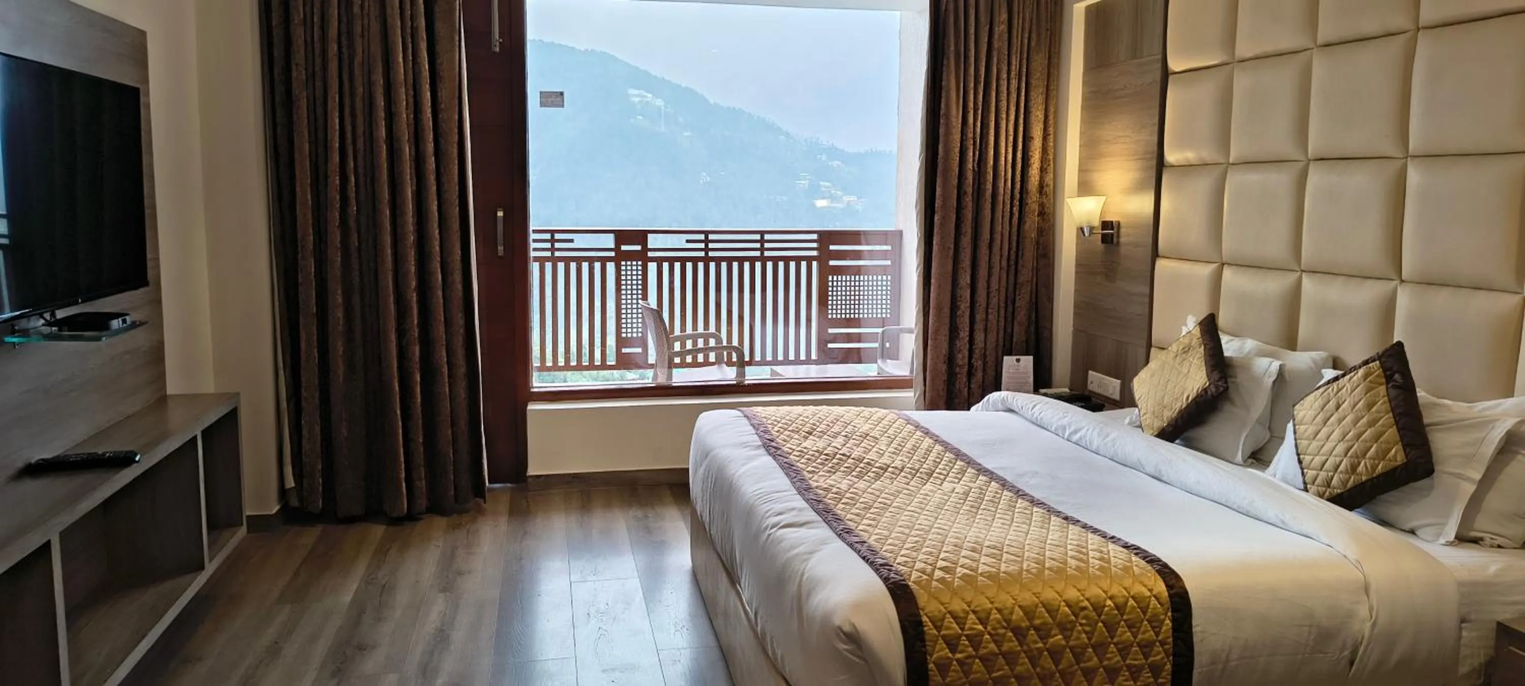 Bed in The Jungle Mountain Retreat