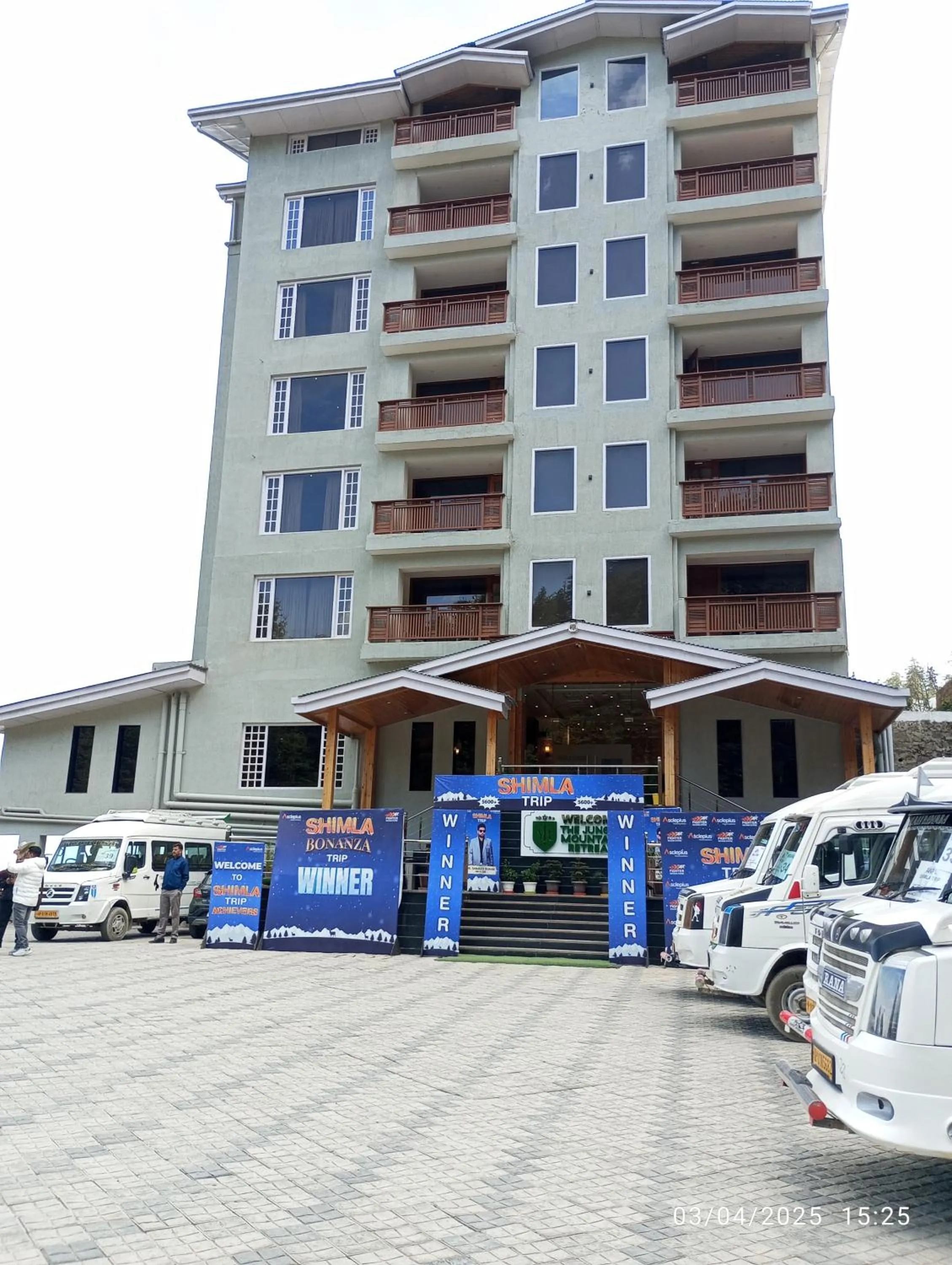 Parking in The Jungle Mountain Retreat
