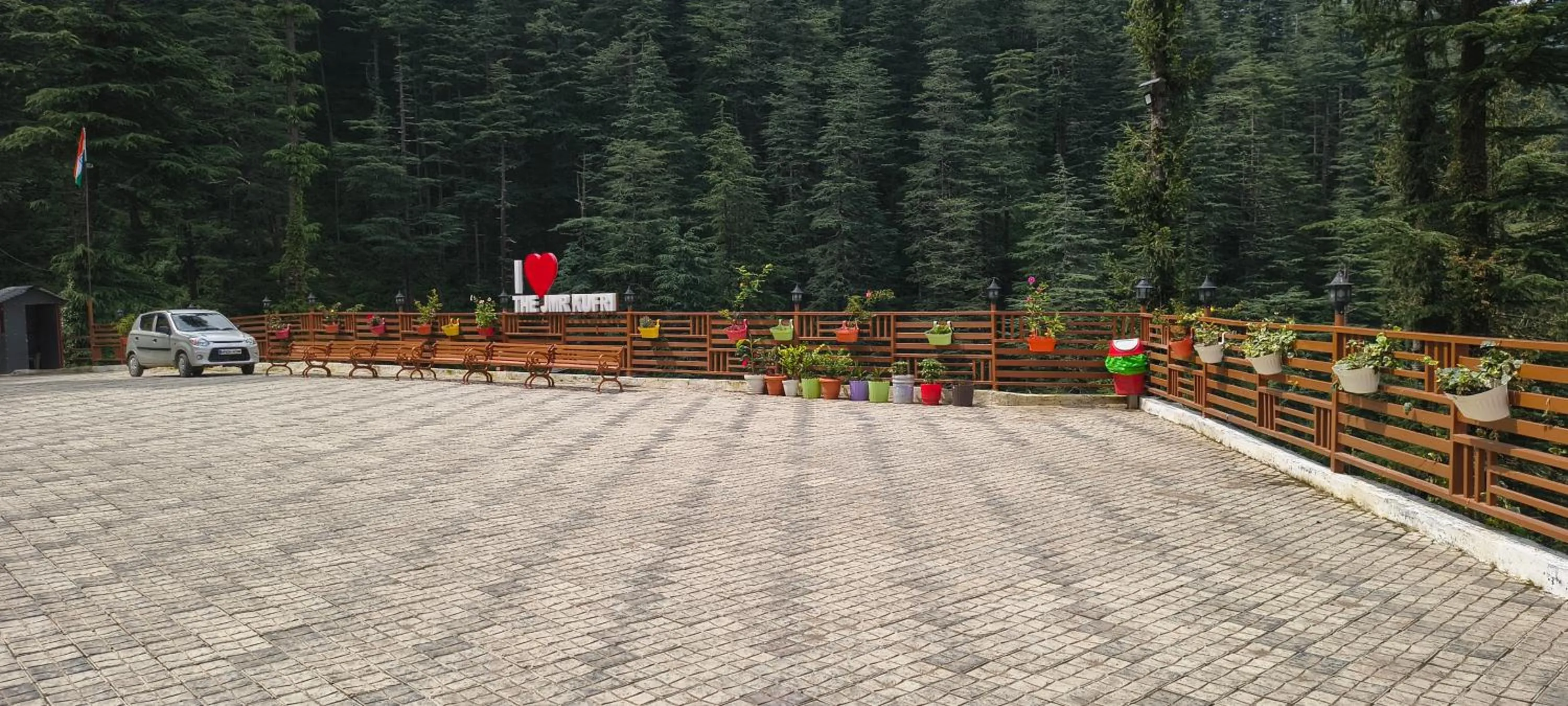 Parking in The Jungle Mountain Retreat