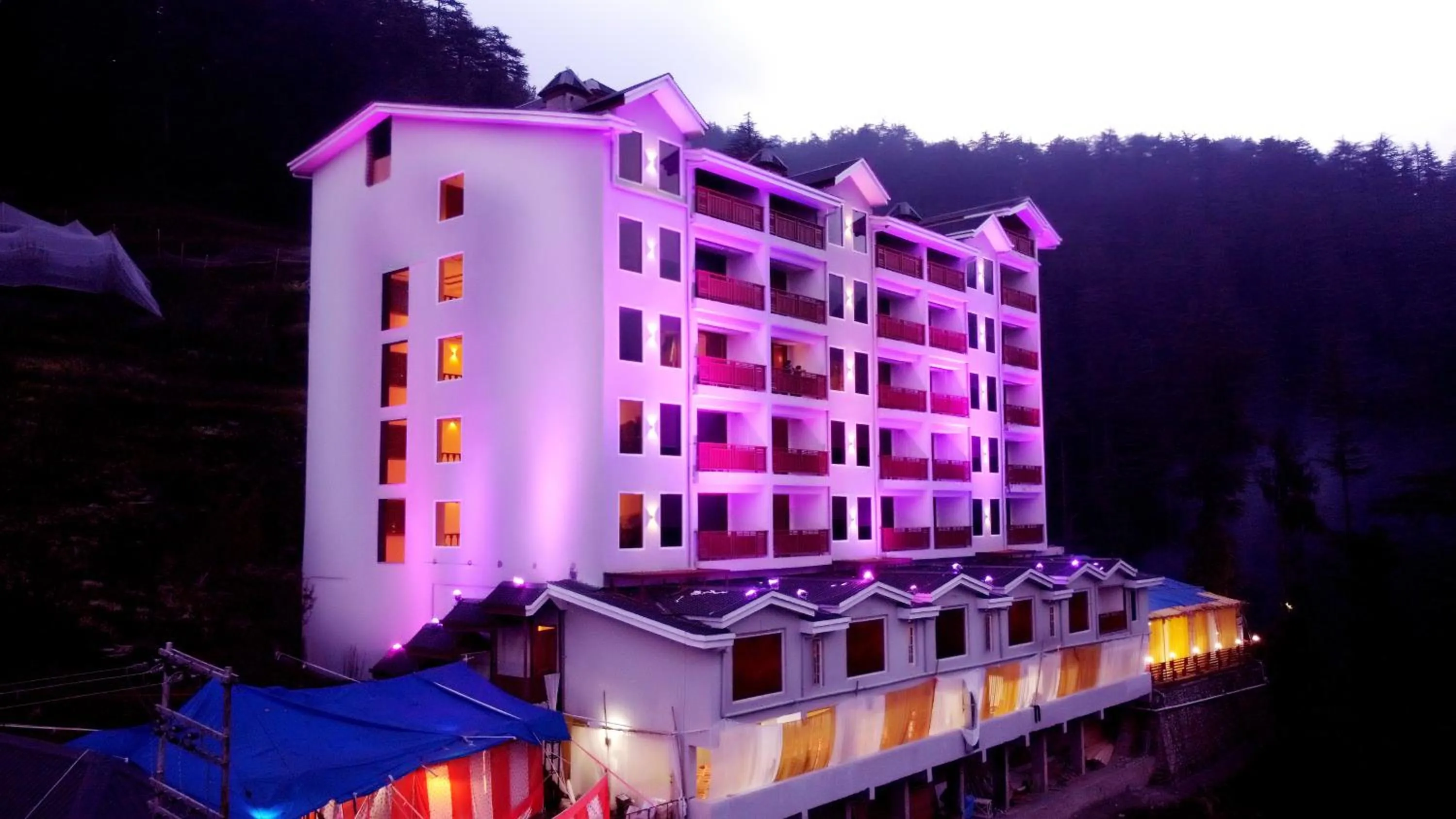 Property building in The Jungle Mountain Retreat