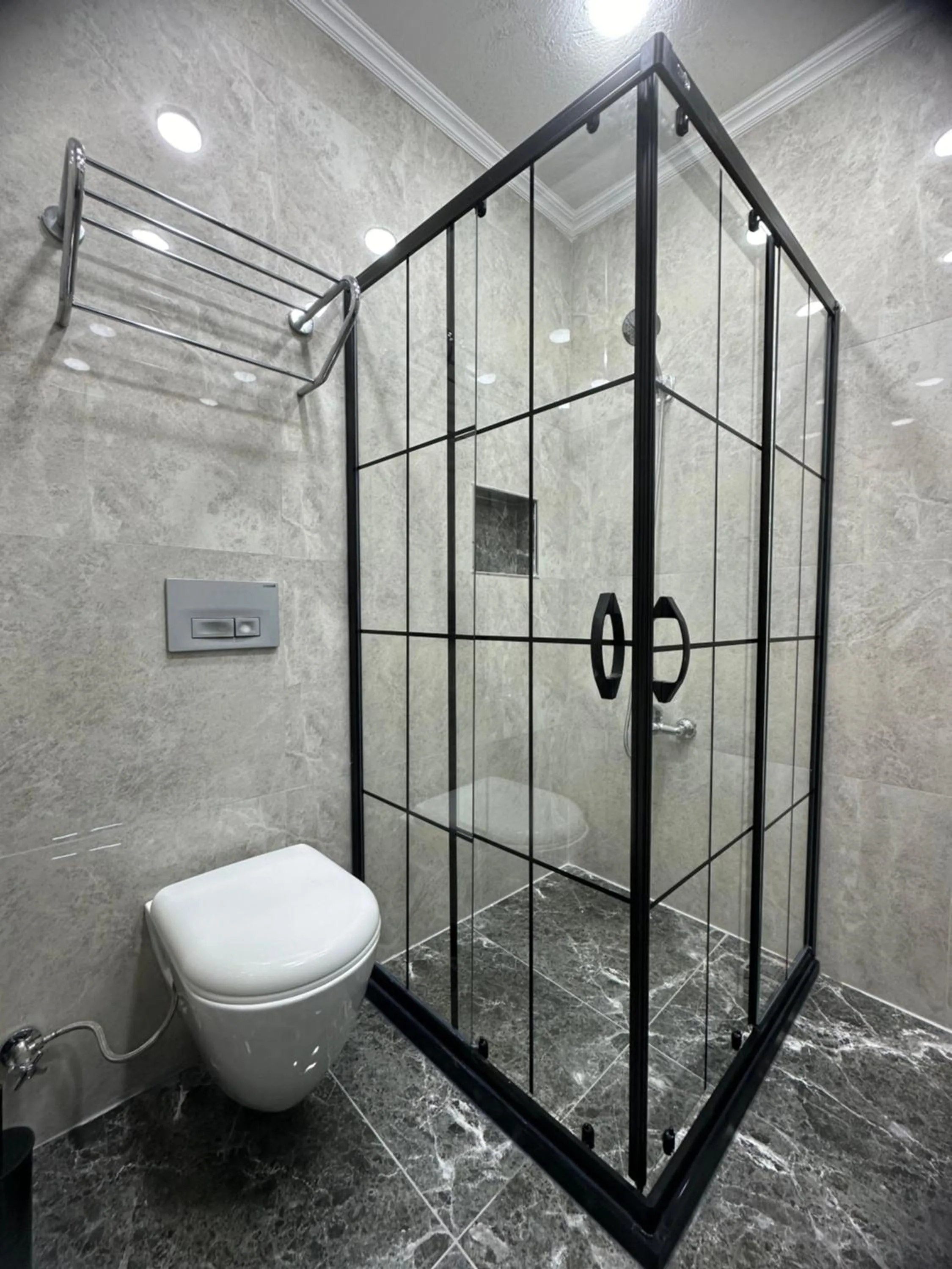 Shower in Big Orange Hotel Old City