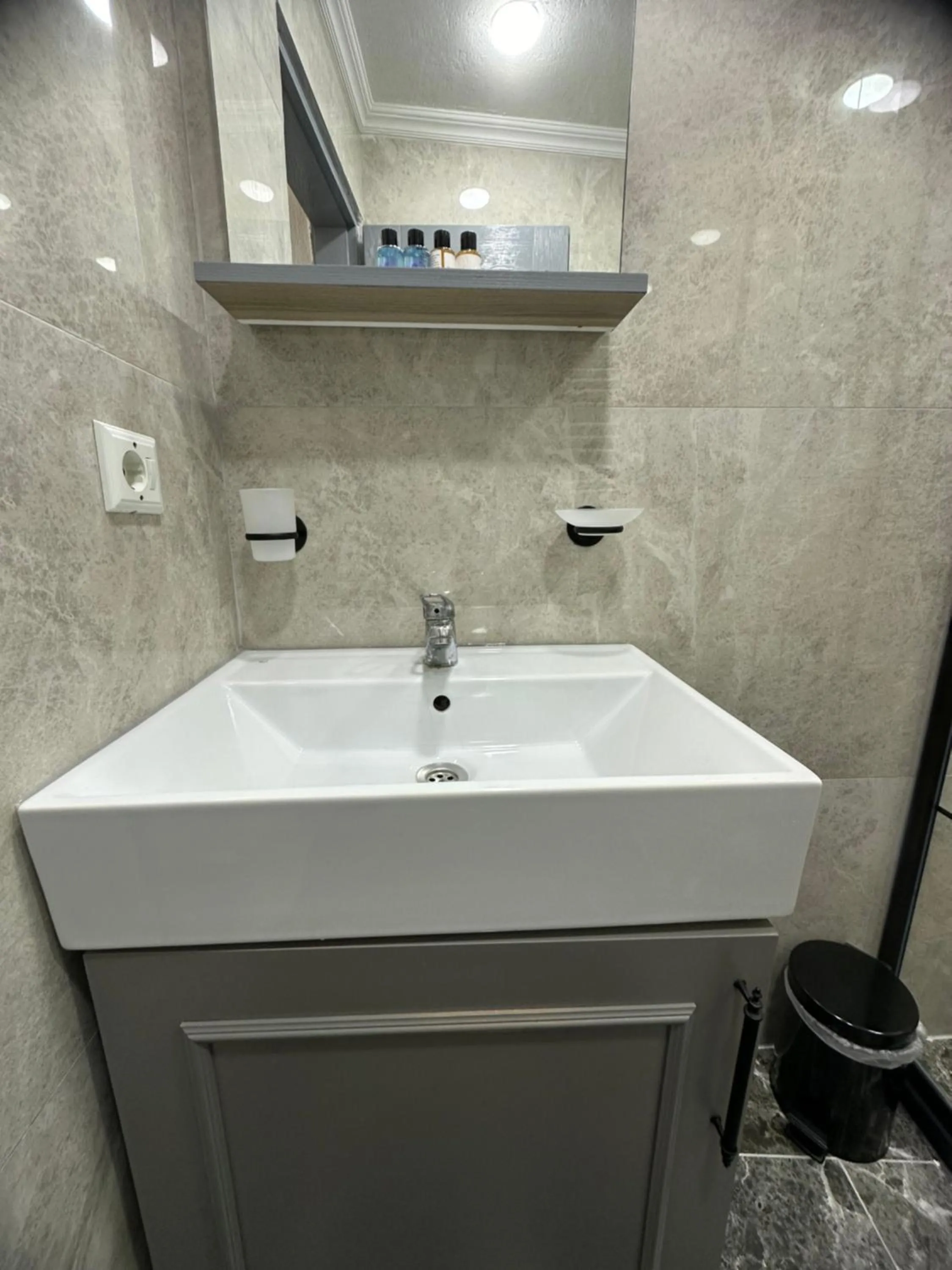 Bathroom in Big Orange Hotel Old City