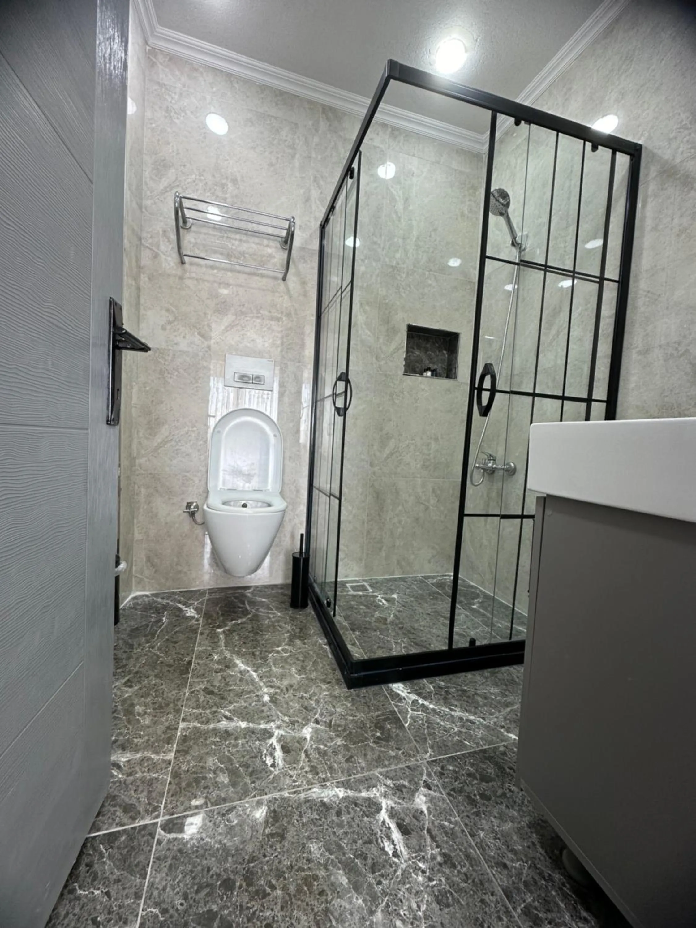 Shower in Big Orange Hotel Old City