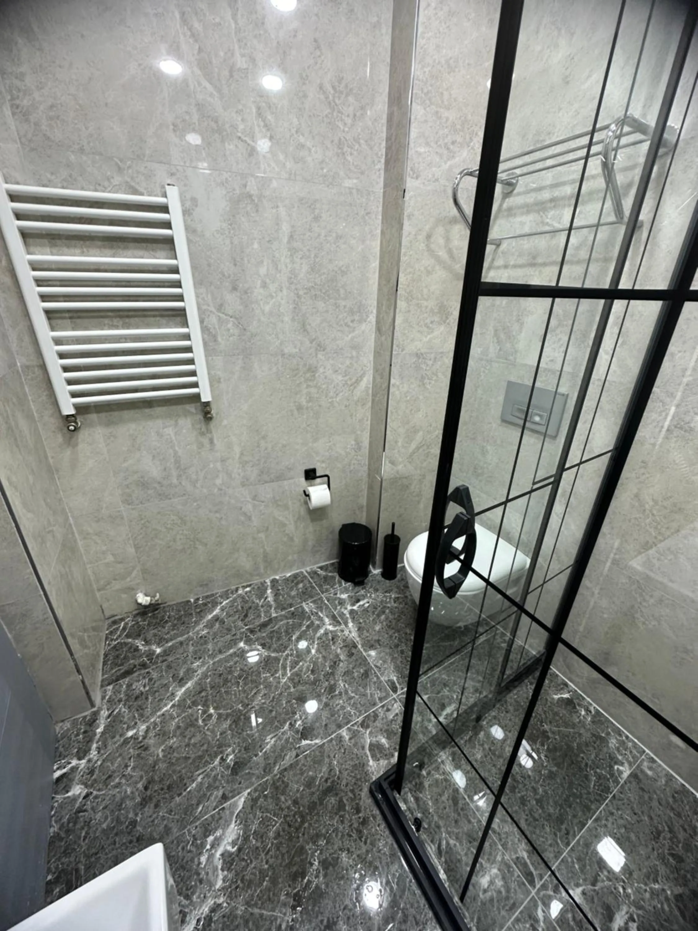 Shower in Big Orange Hotel Old City