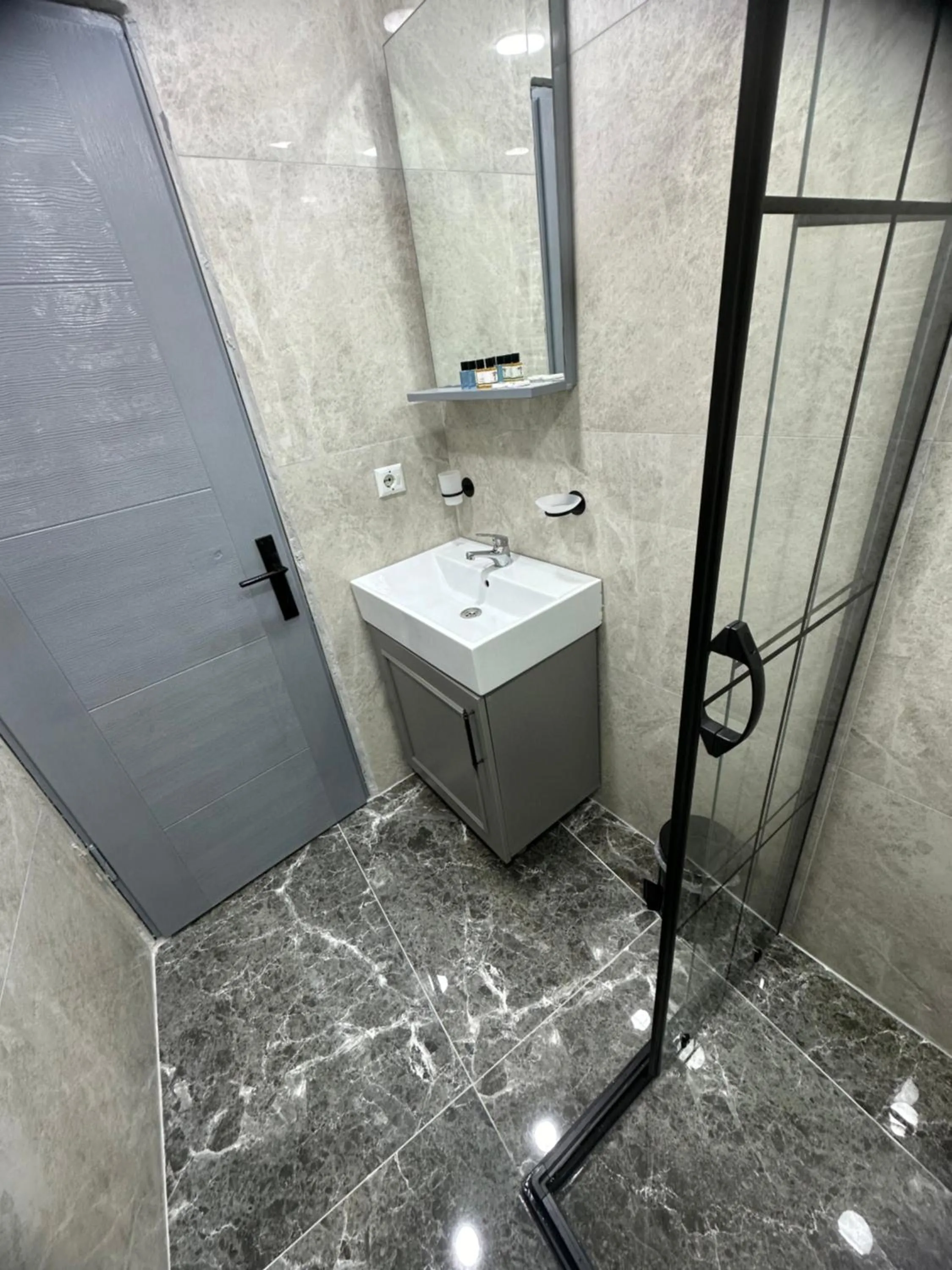 Shower in Big Orange Hotel Old City