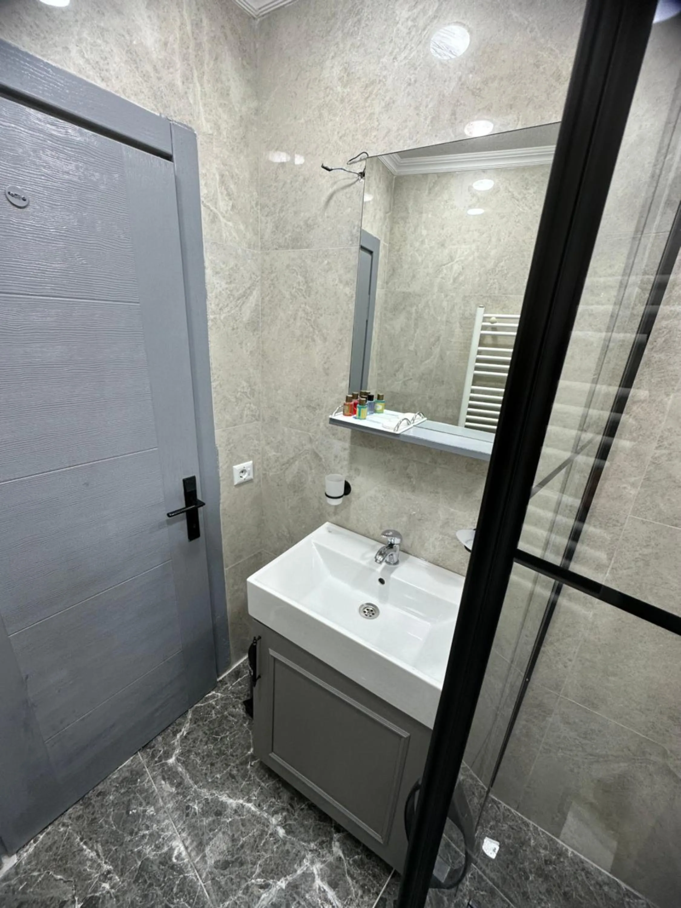 Shower in Big Orange Hotel Old City