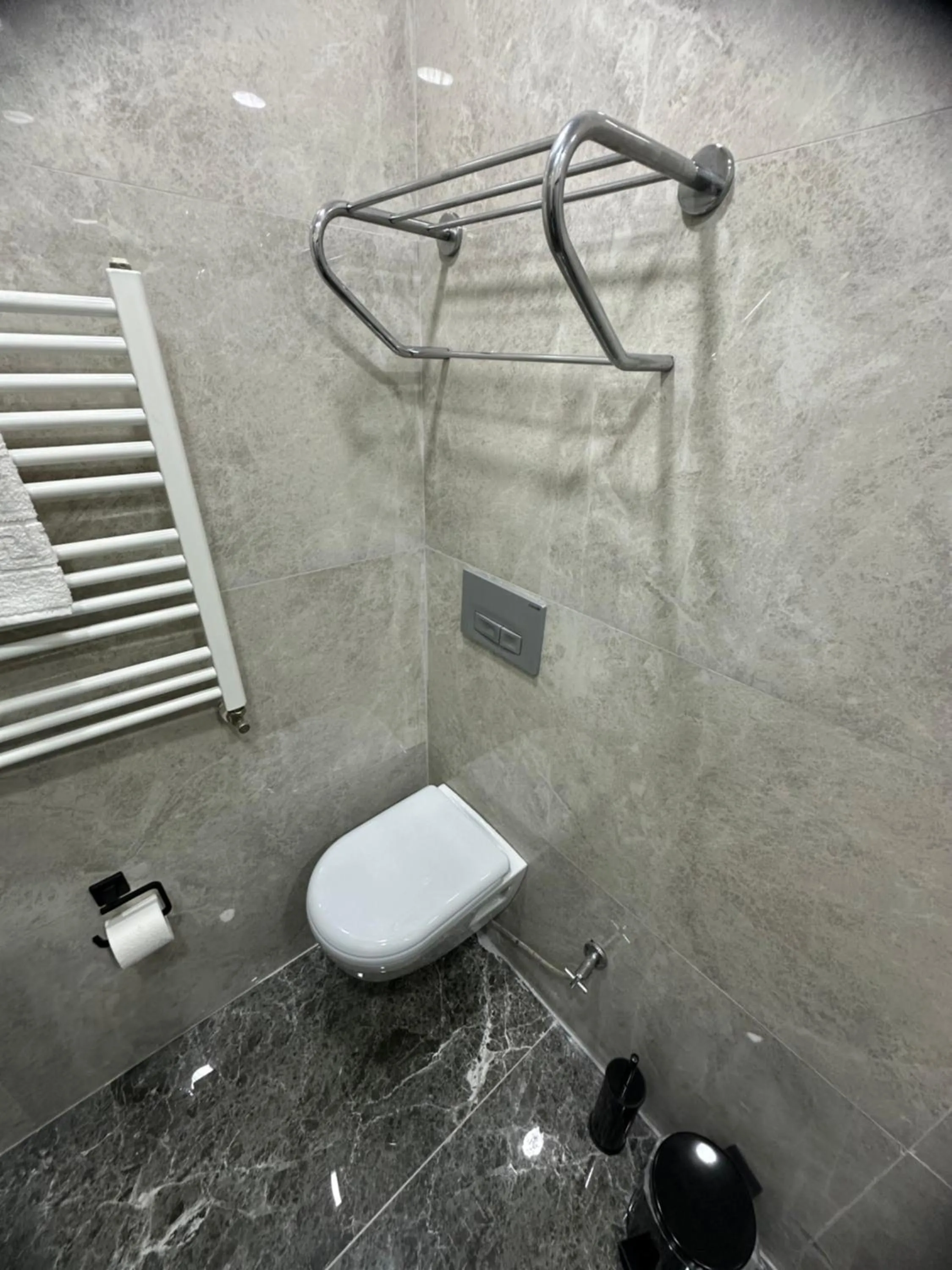 Shower in Big Orange Hotel Old City