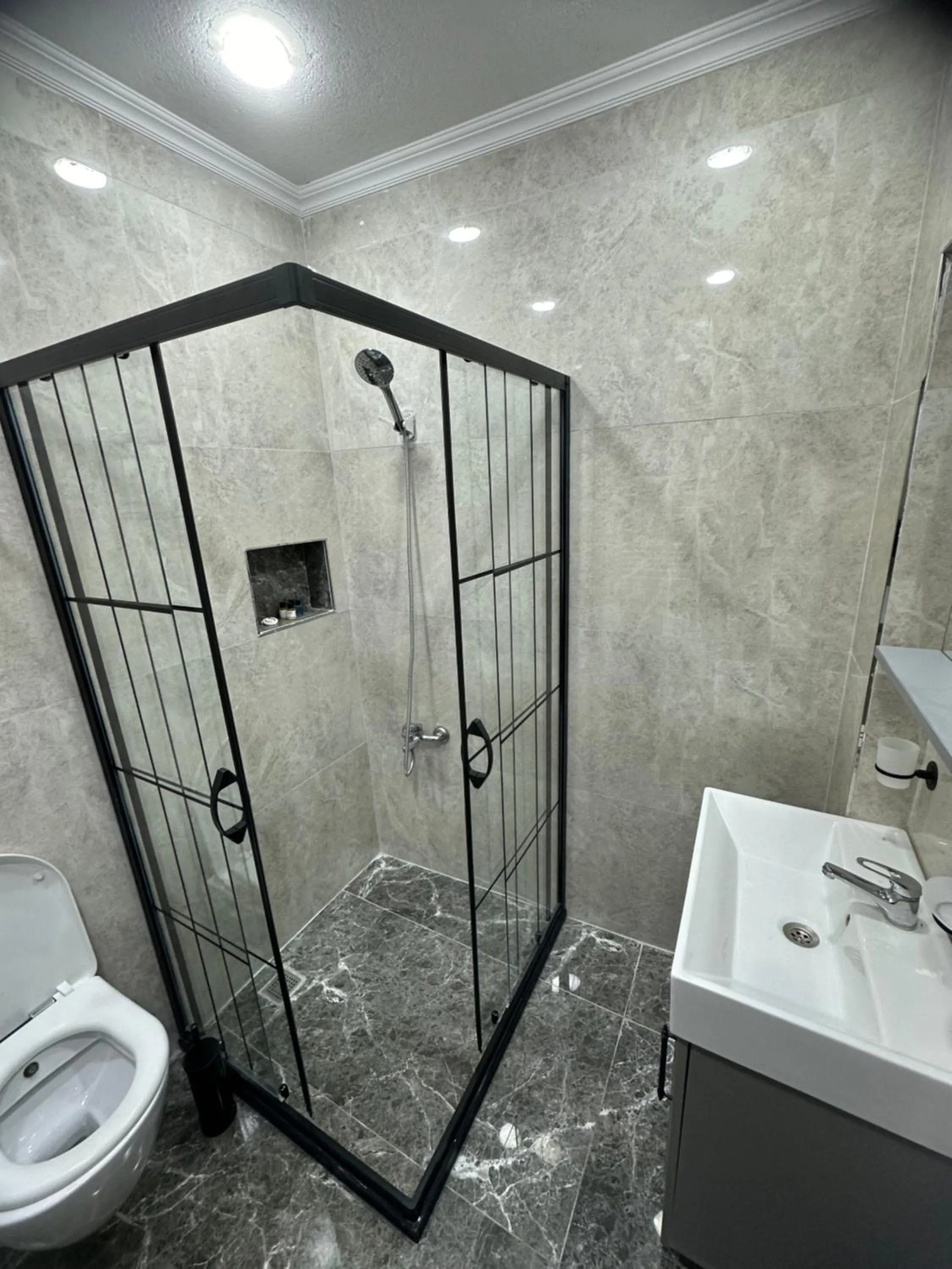 Shower in Big Orange Hotel Old City