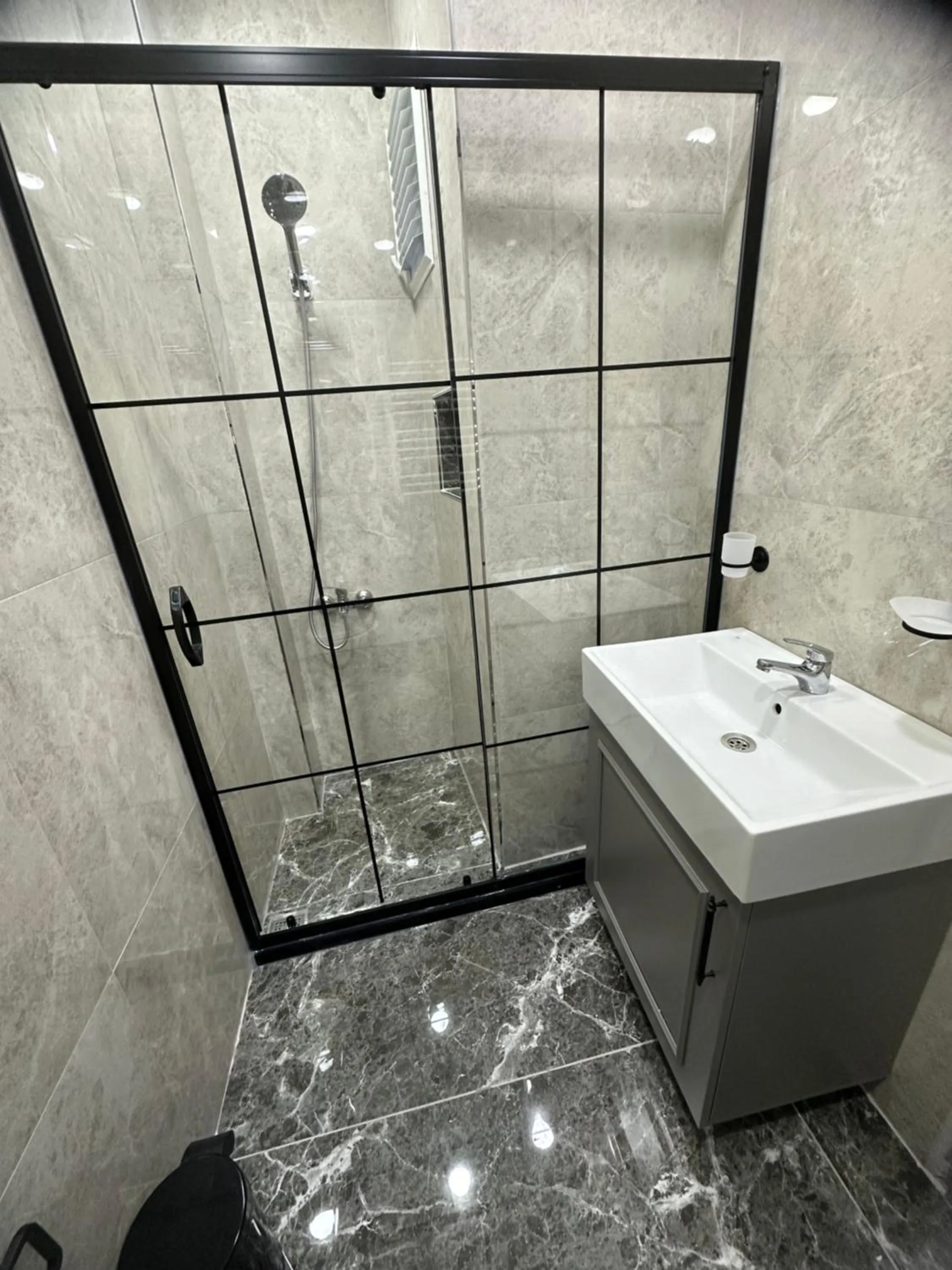 Shower in Big Orange Hotel Old City