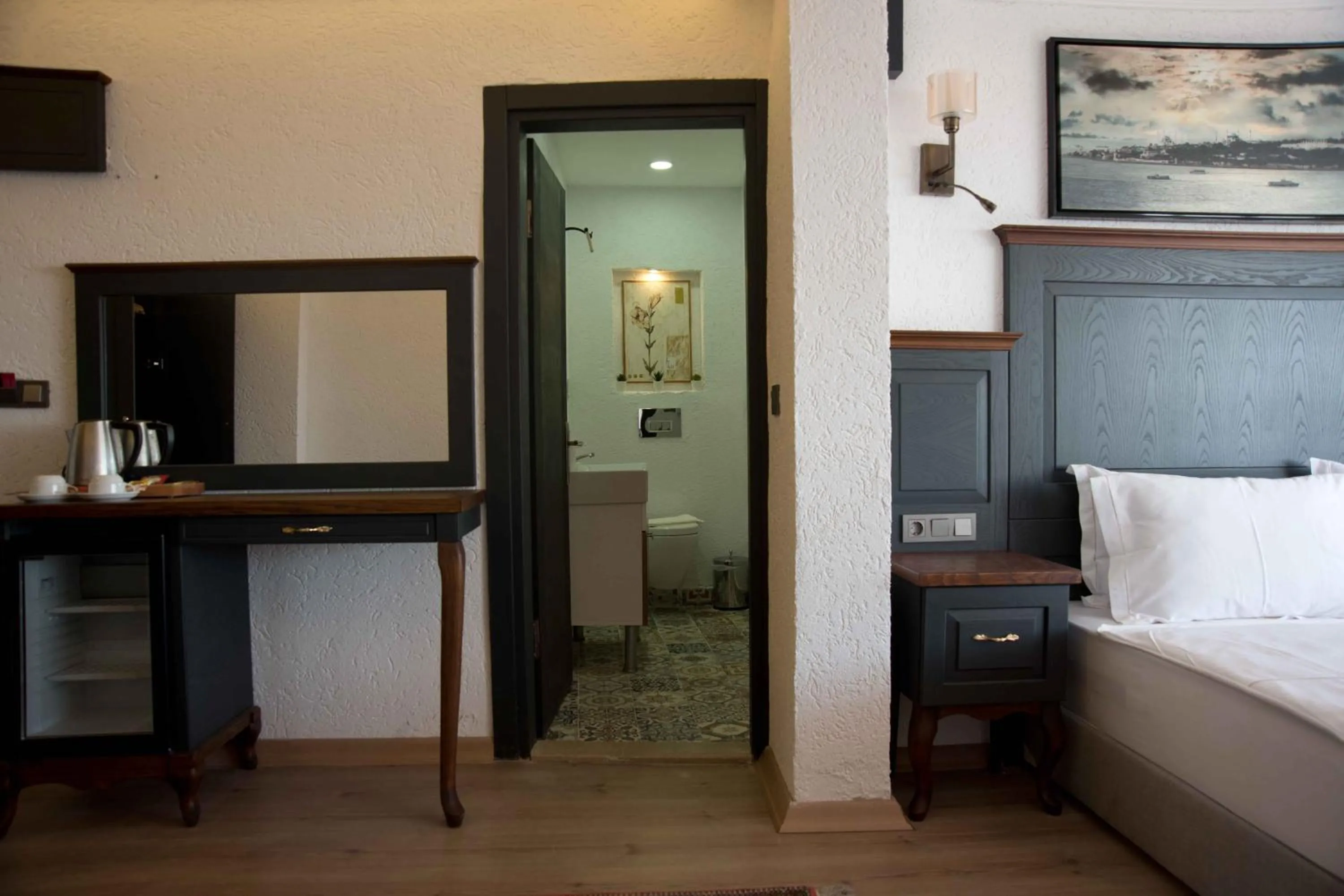 Bathroom, Bed in Big Orange Hotel Old City