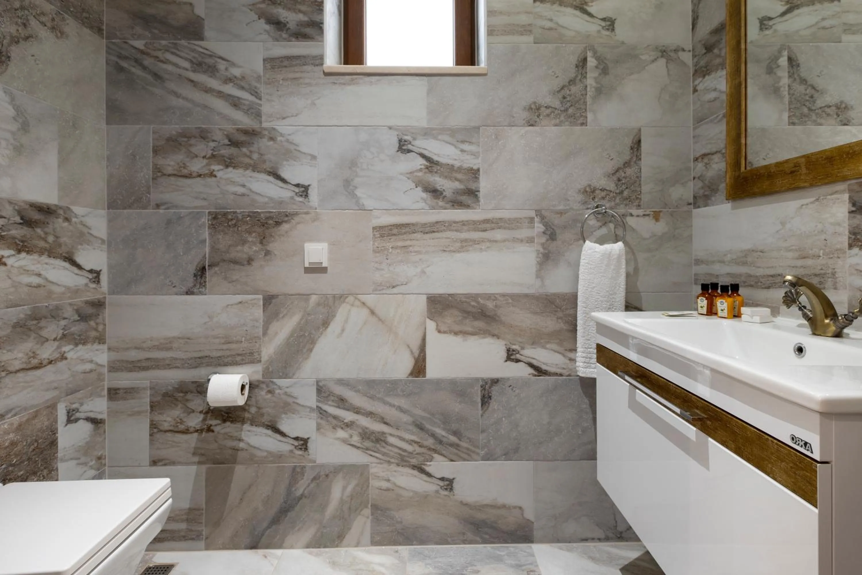 Toilet in Kairos Hotel