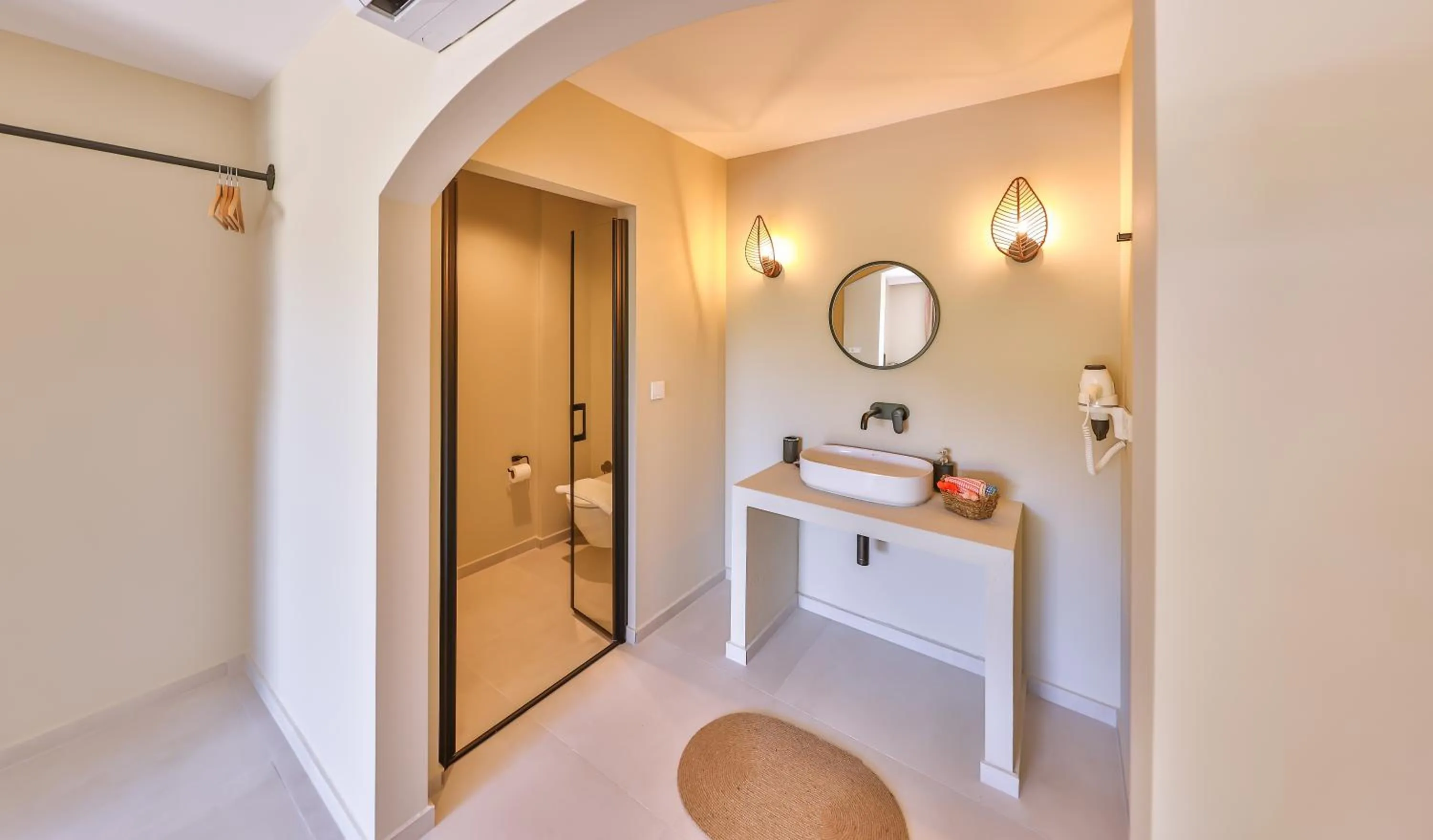 Shower in Kairos Hotel