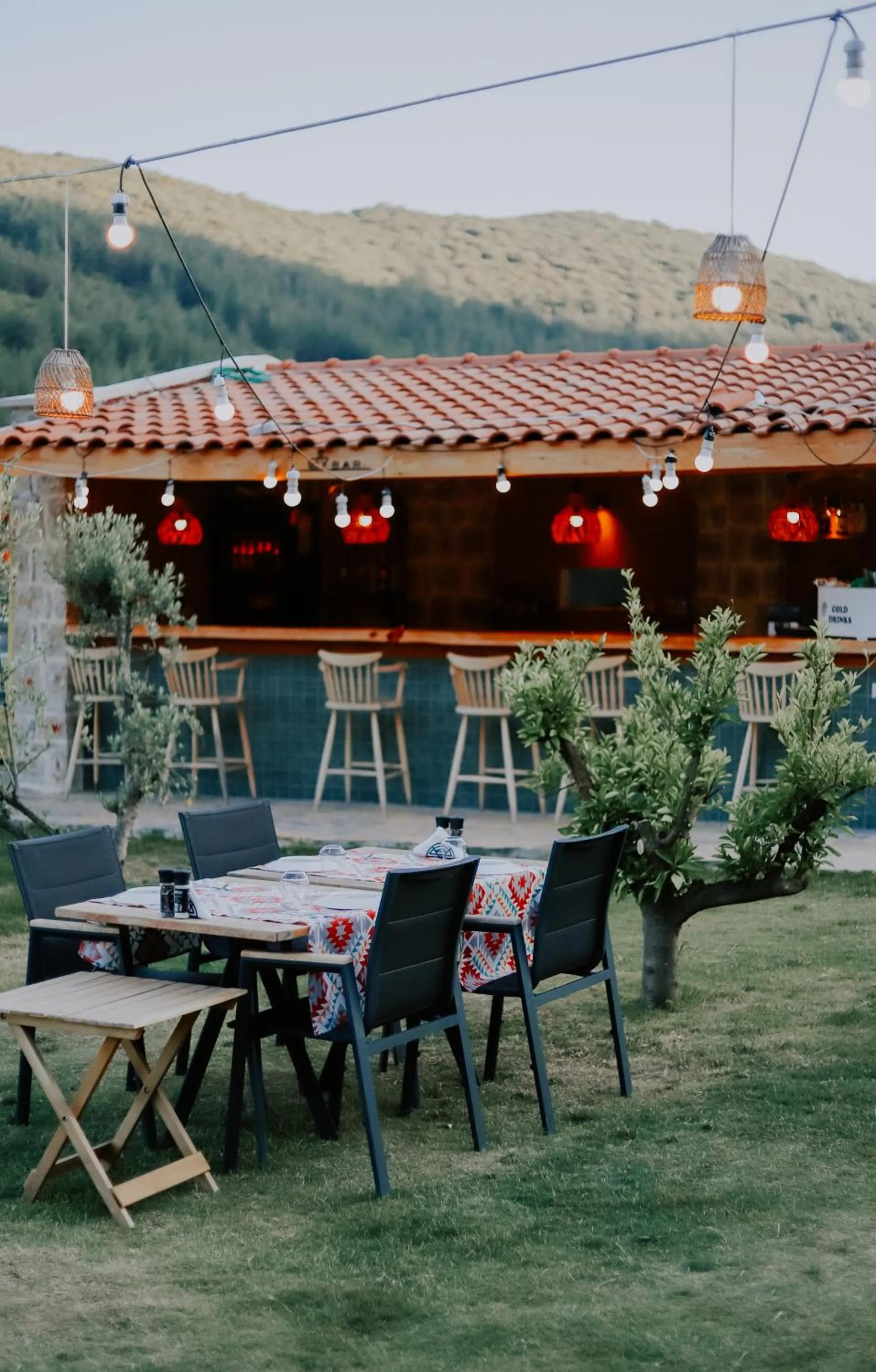 Restaurant/places to eat in Kairos Hotel