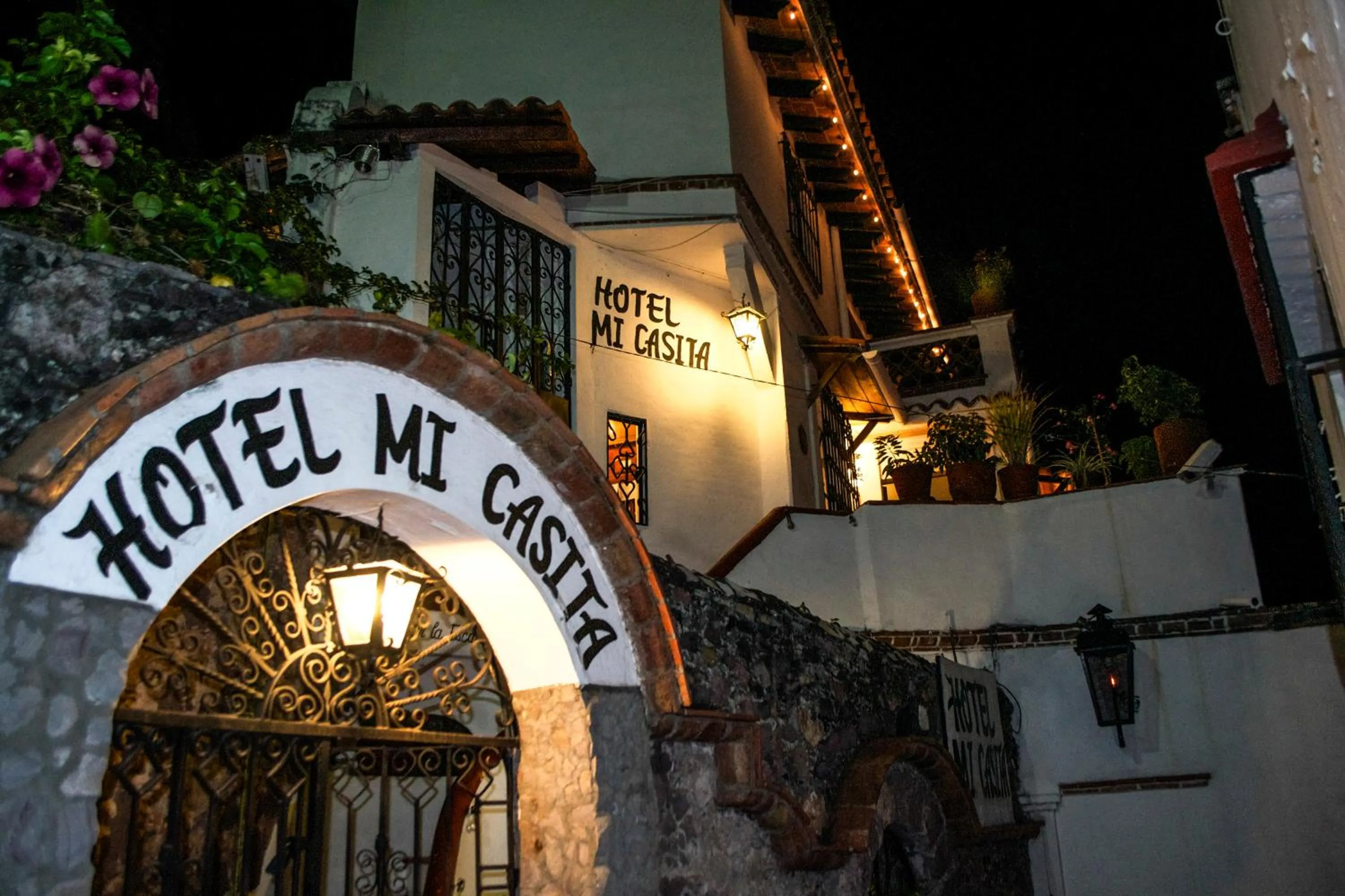 Property building in Hotel Mi Casita